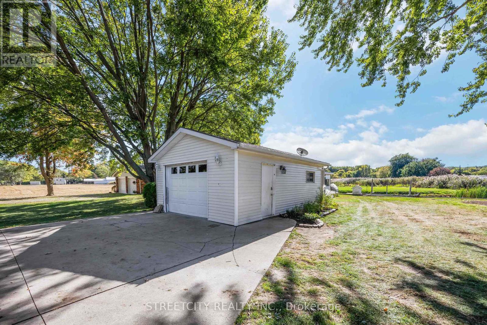 4767 St. Clair Parkway, St. Clair, Ontario  N0P 2B0 - Photo 40 - X12460306