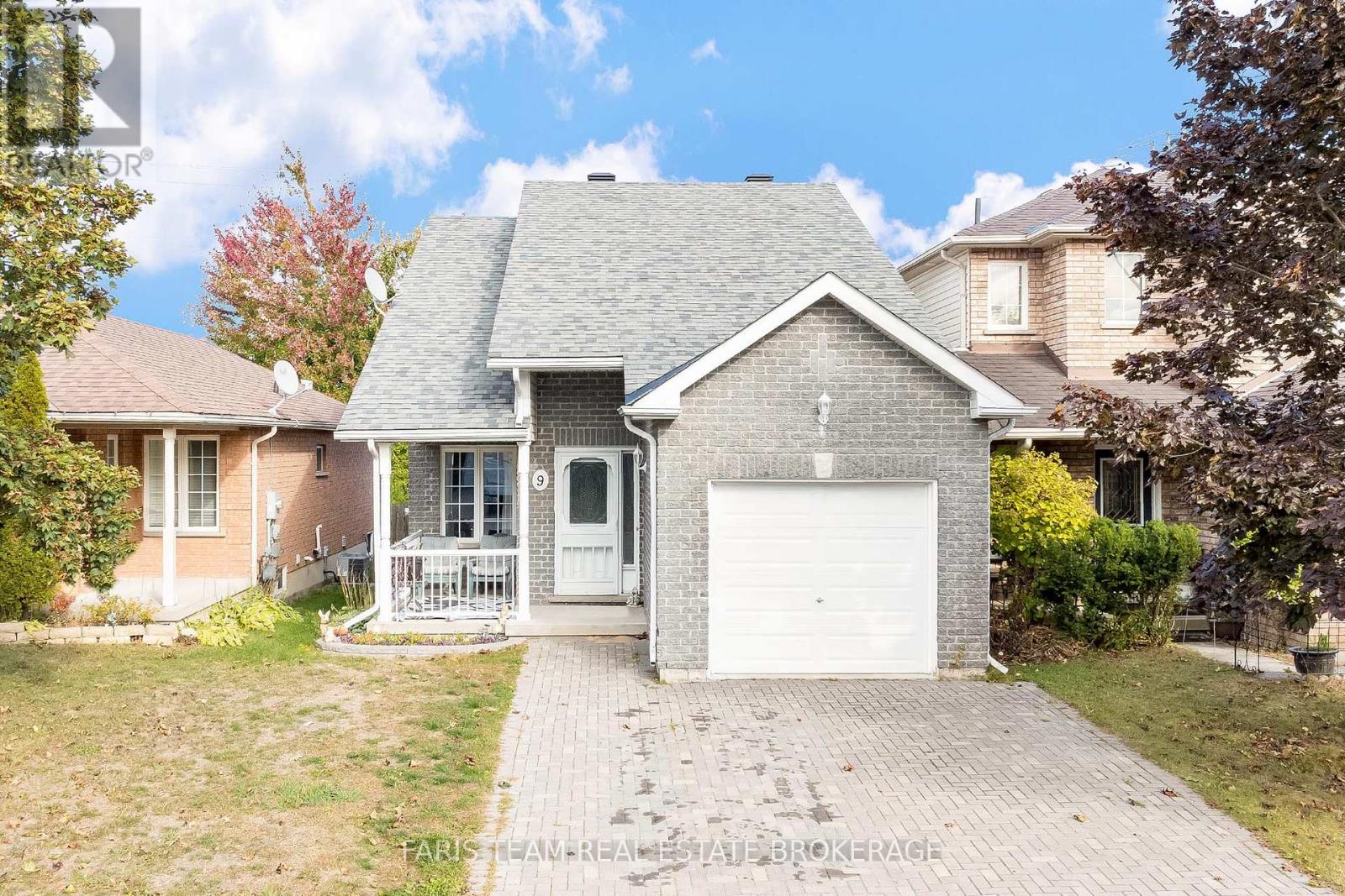 9 JULIA CRESCENT, Orillia, Ontario