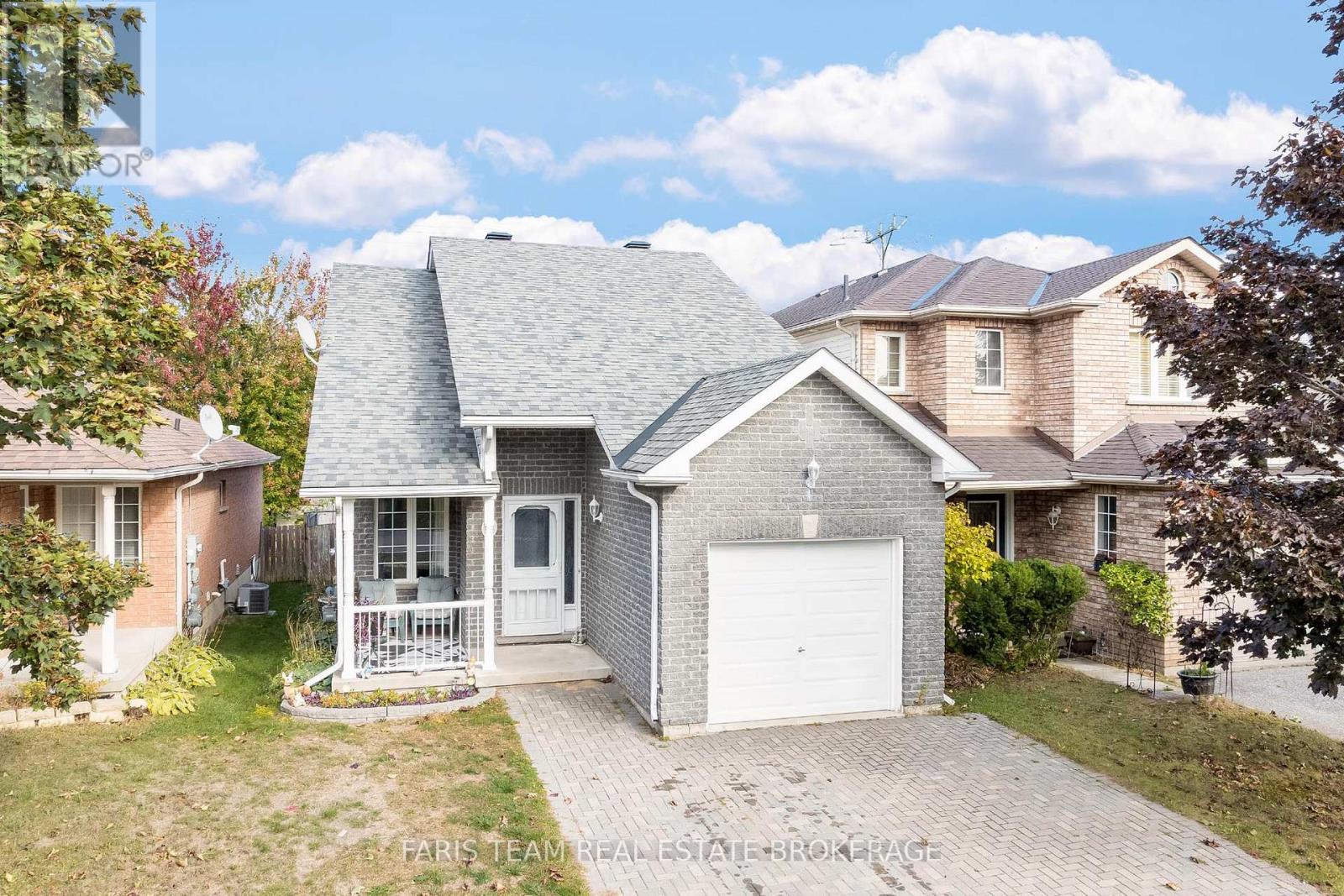 9 Julia Crescent, Orillia, Ontario  L3V 7Y9 - Photo 2 - S12460053