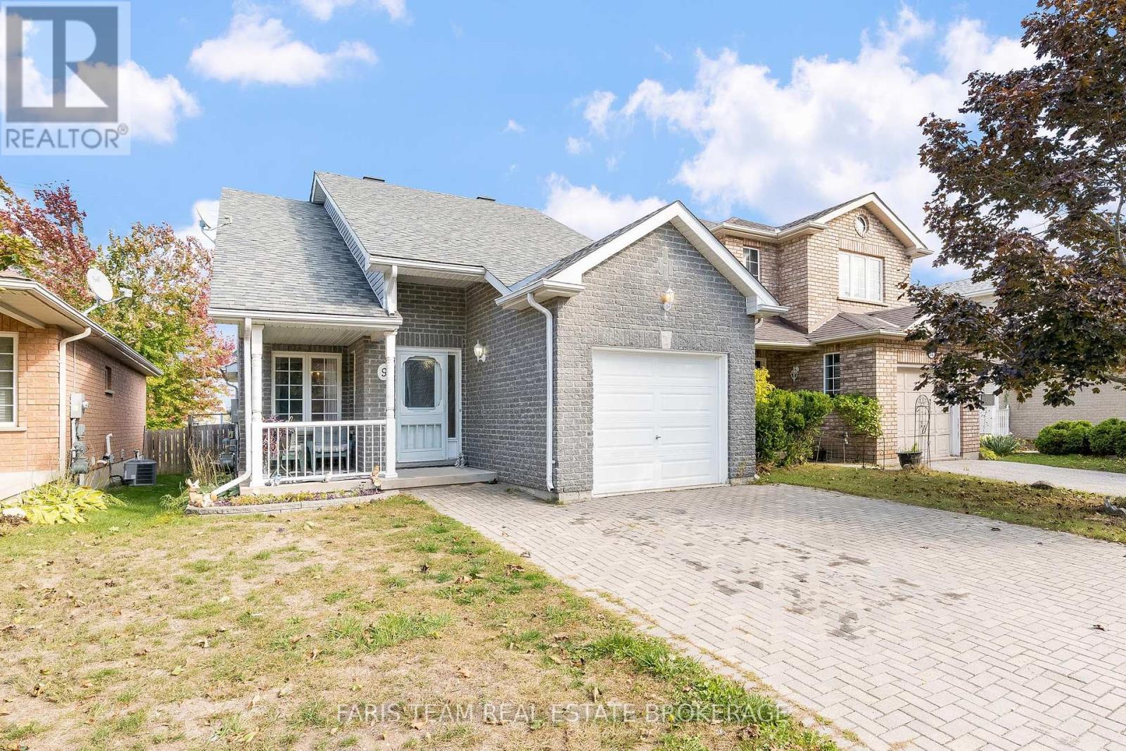 9 Julia Crescent, Orillia, Ontario  L3V 7Y9 - Photo 3 - S12460053