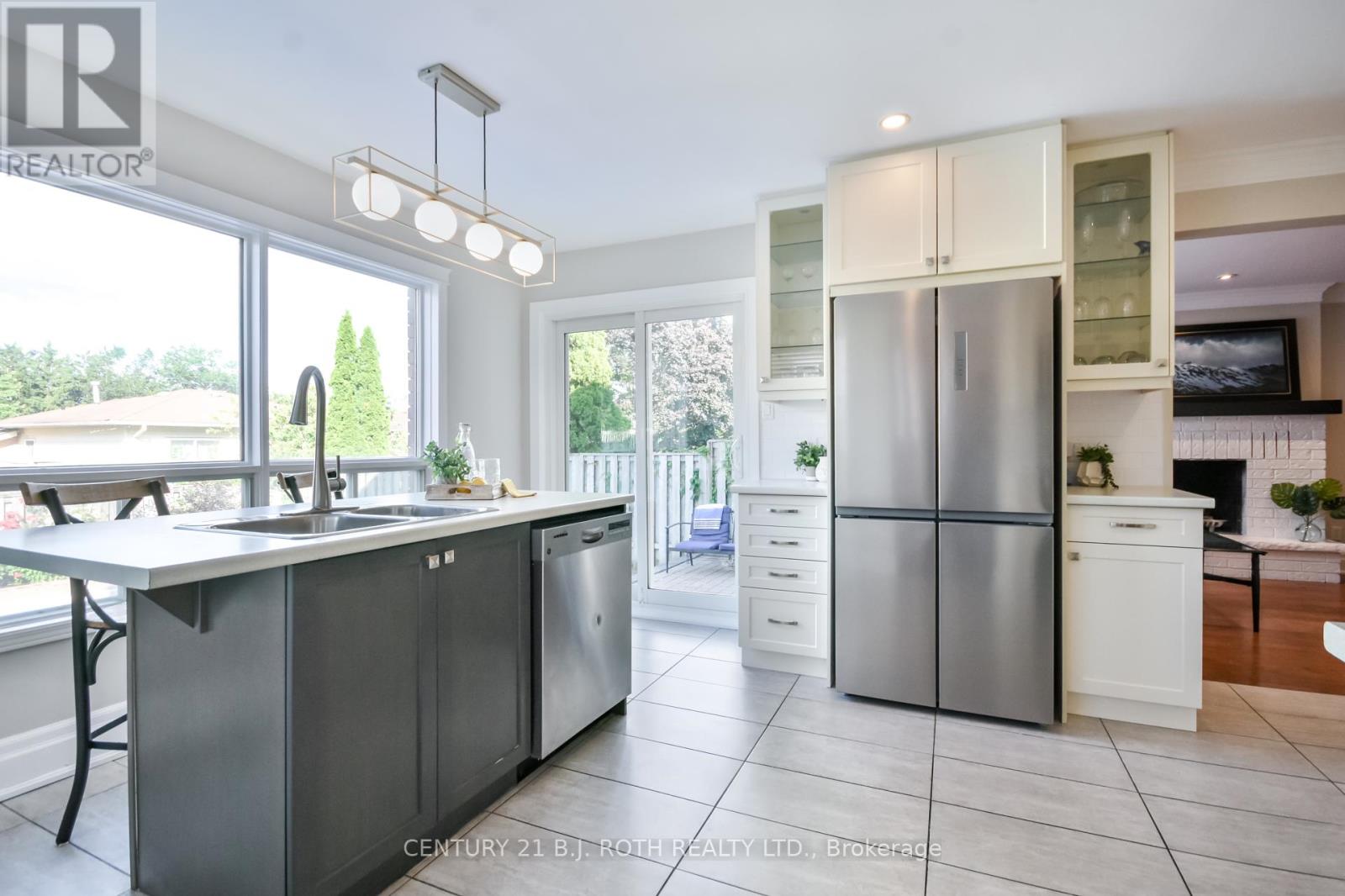 25 Keats Drive, Barrie (Letitia Heights), Ontario  L4N 6C9 - Photo 11 - S12460109