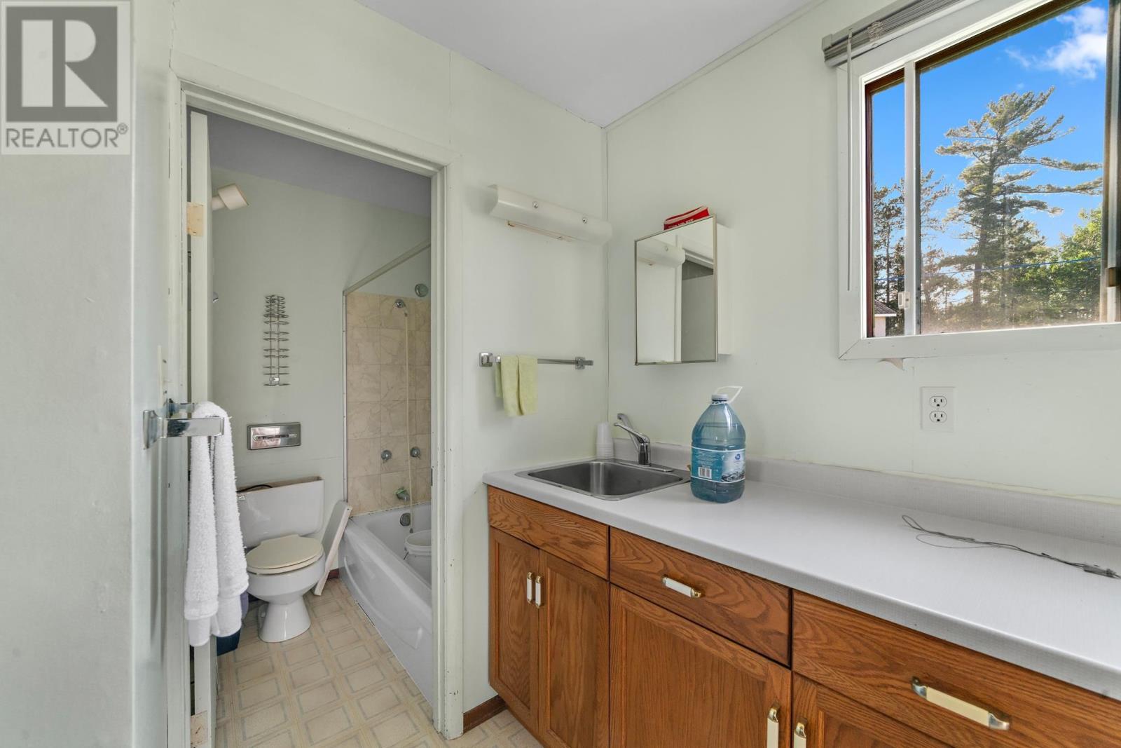 4582 Highway 17 East, Kenora, Ontario  P0X 1H0 - Photo 26 - TB252057