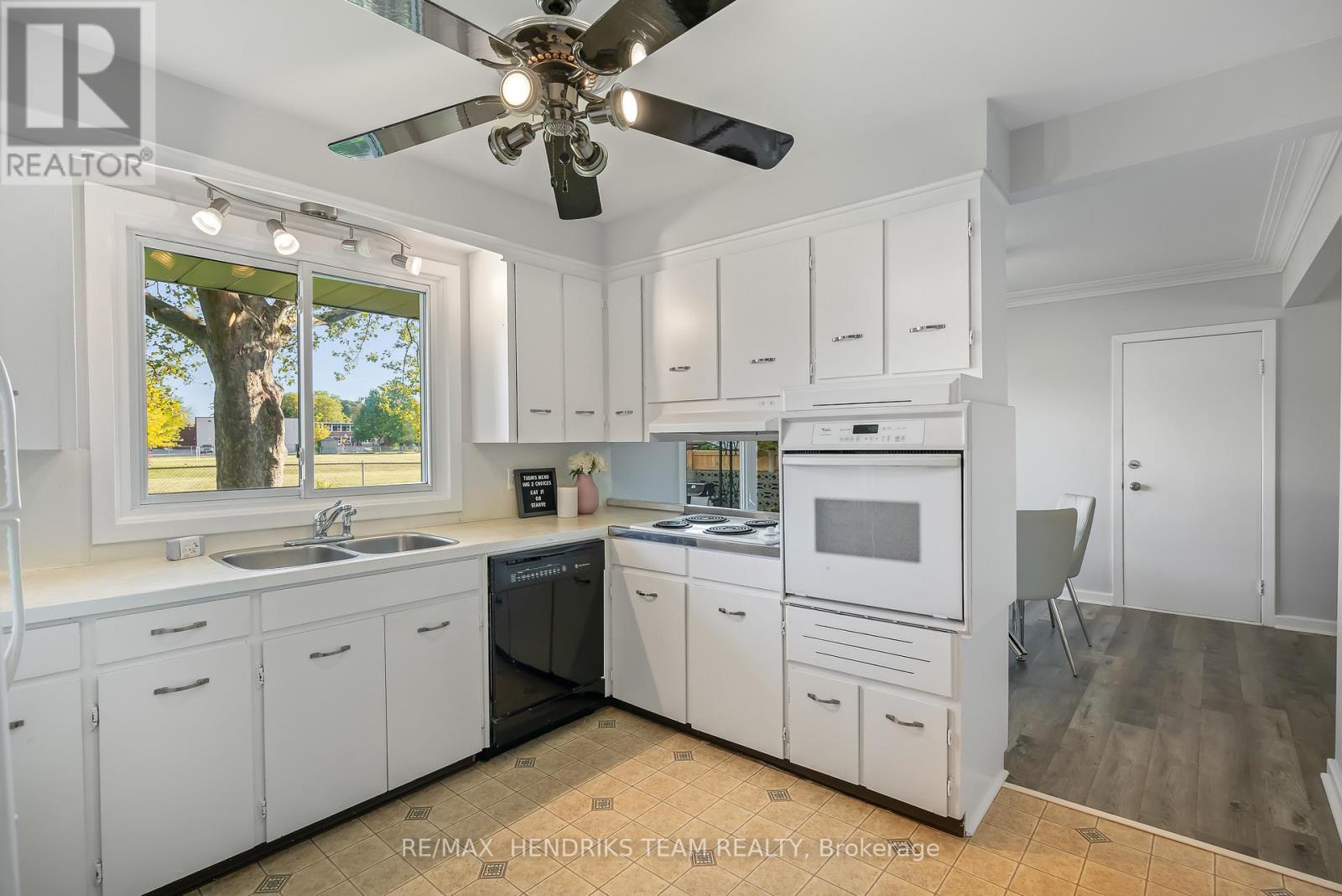 30 Bessborough Drive, St. Catharines, Ontario  L2M 3G4 - Photo 11 - X12460237