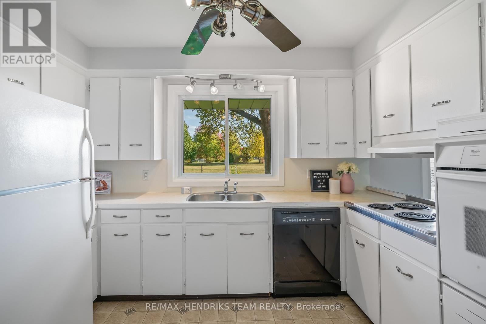 30 Bessborough Drive, St. Catharines, Ontario  L2M 3G4 - Photo 12 - X12460237