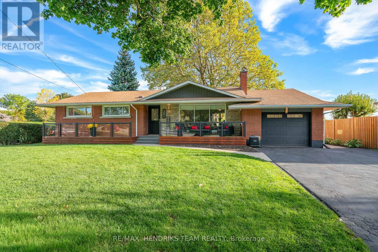 30 Bessborough Drive, St. Catharines, Ontario  L2M 3G4 - Photo 2 - X12460237