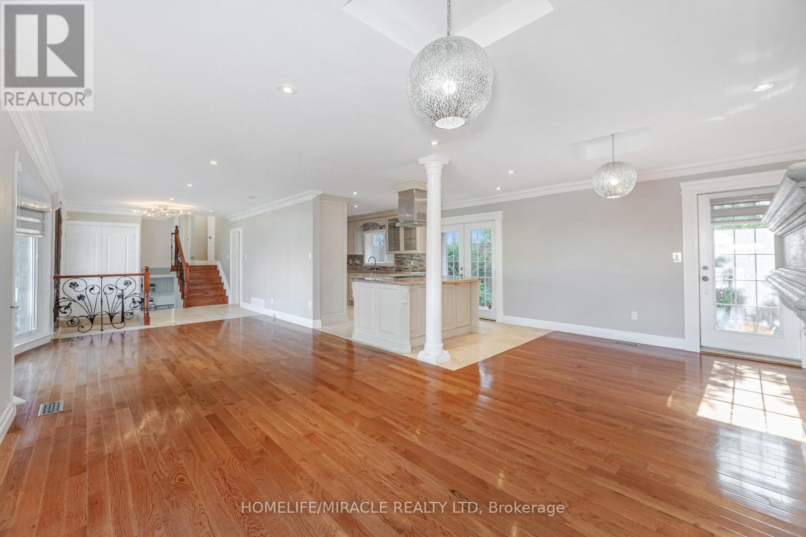 308 Third Line, Oakville (Wo West), Ontario  L6L 4A4 - Photo 10 - W12460025