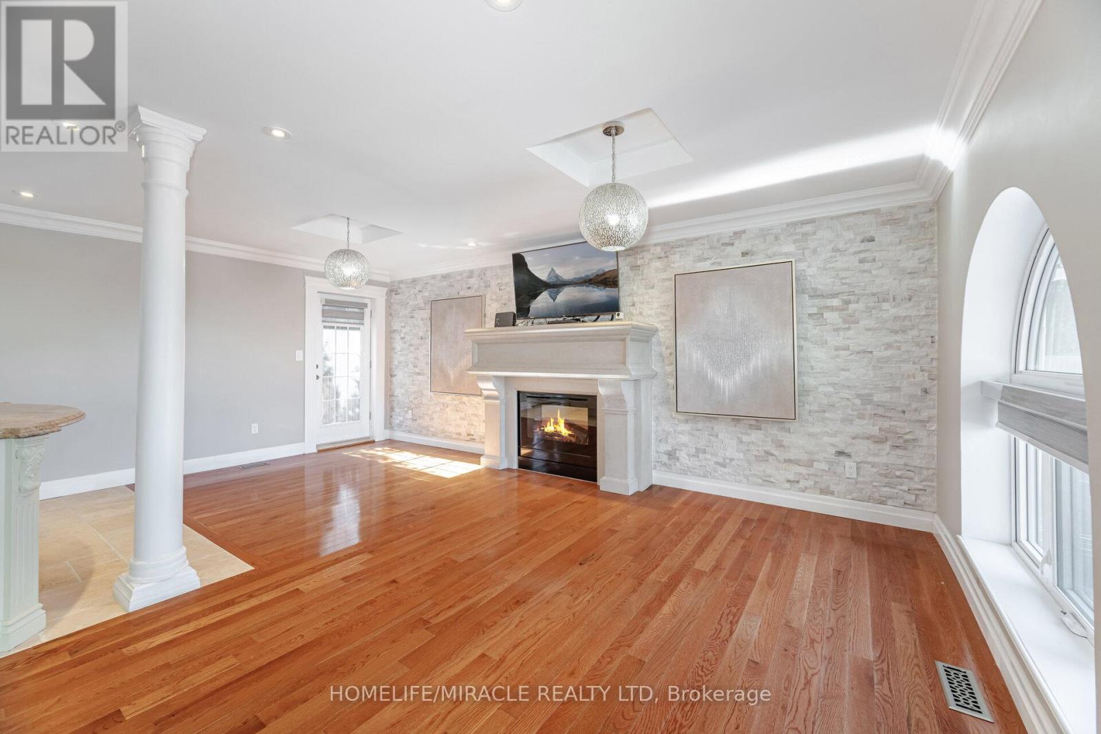 308 Third Line, Oakville (Wo West), Ontario  L6L 4A4 - Photo 11 - W12460025