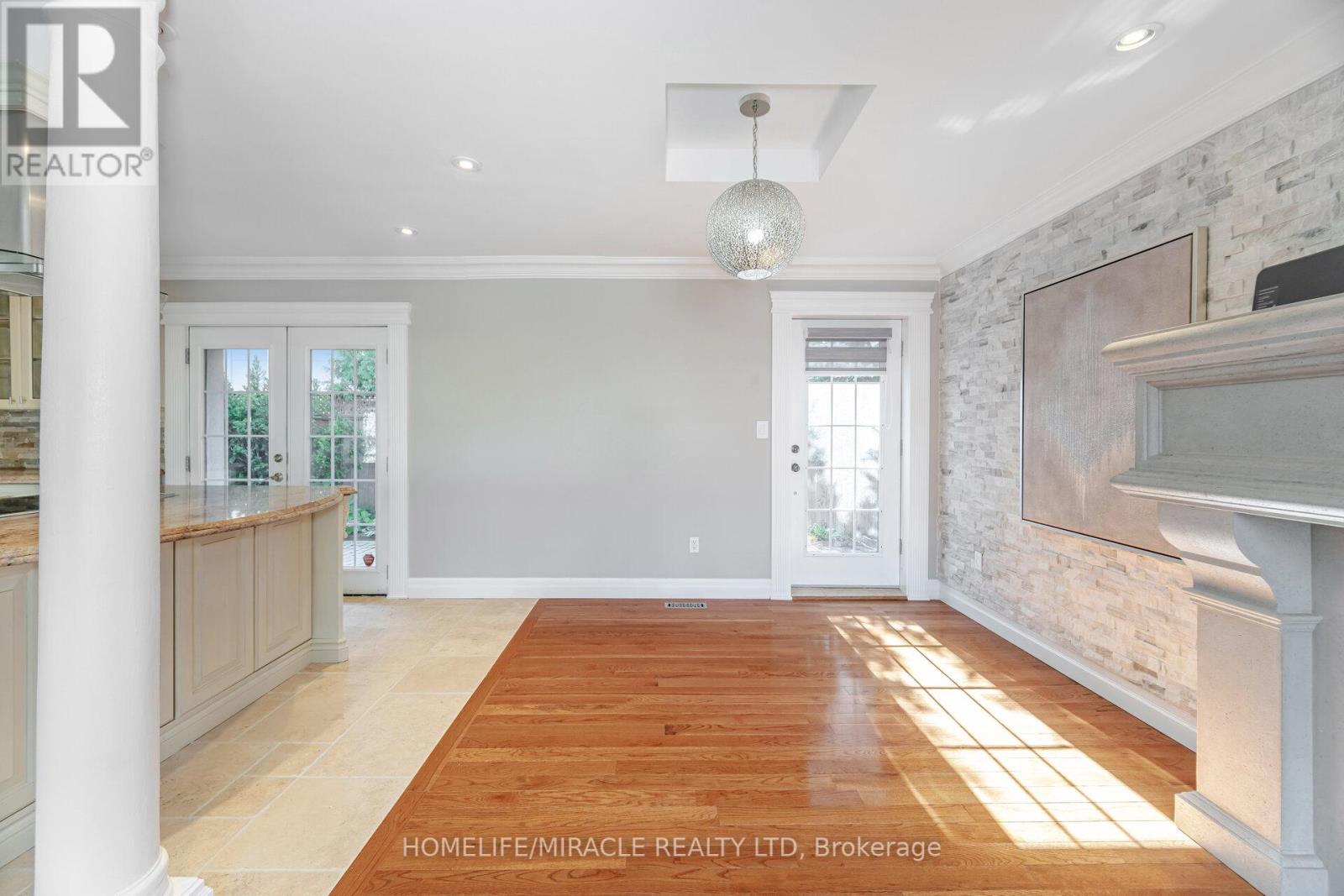 308 Third Line, Oakville (Wo West), Ontario  L6L 4A4 - Photo 12 - W12460025