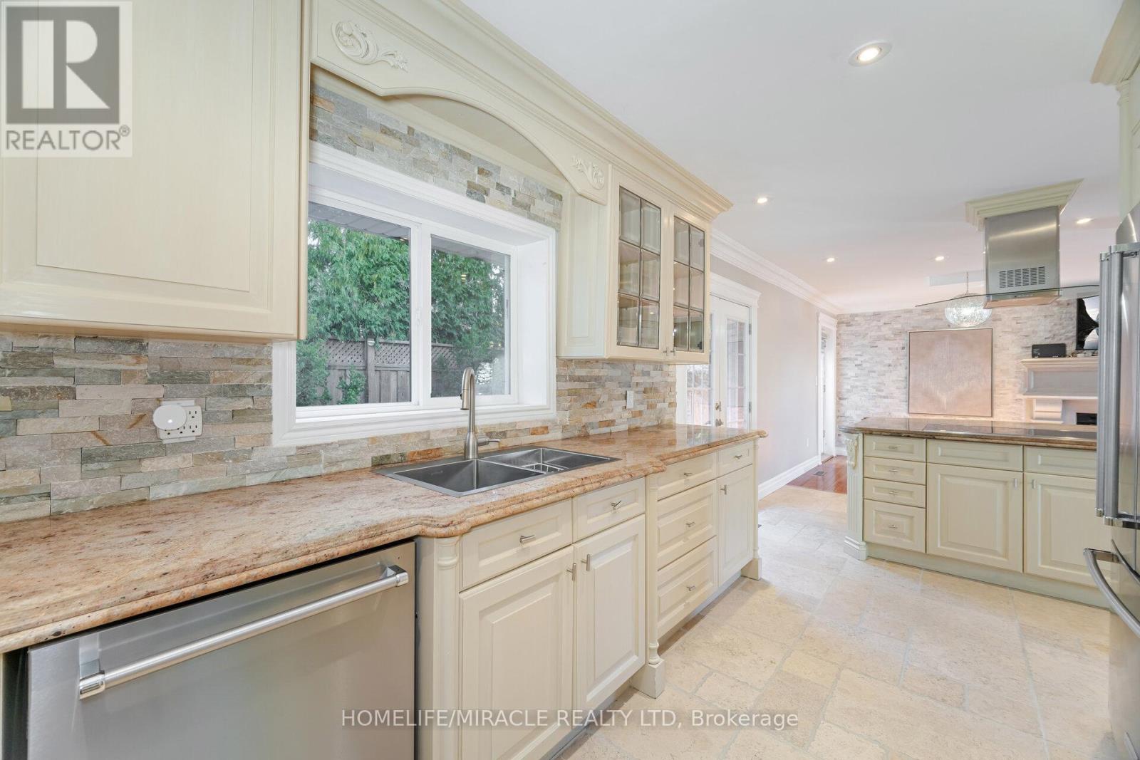 308 Third Line, Oakville (Wo West), Ontario  L6L 4A4 - Photo 16 - W12460025