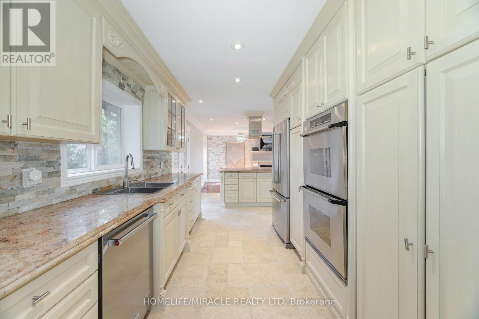 308 Third Line, Oakville (Wo West), Ontario  L6L 4A4 - Photo 17 - W12460025