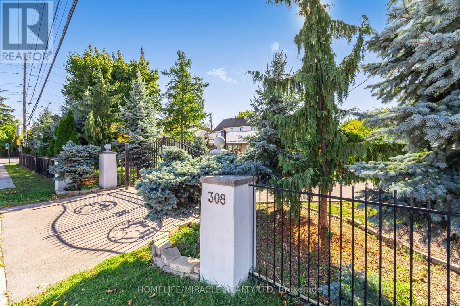 308 Third Line, Oakville (Wo West), Ontario  L6L 4A4 - Photo 2 - W12460025