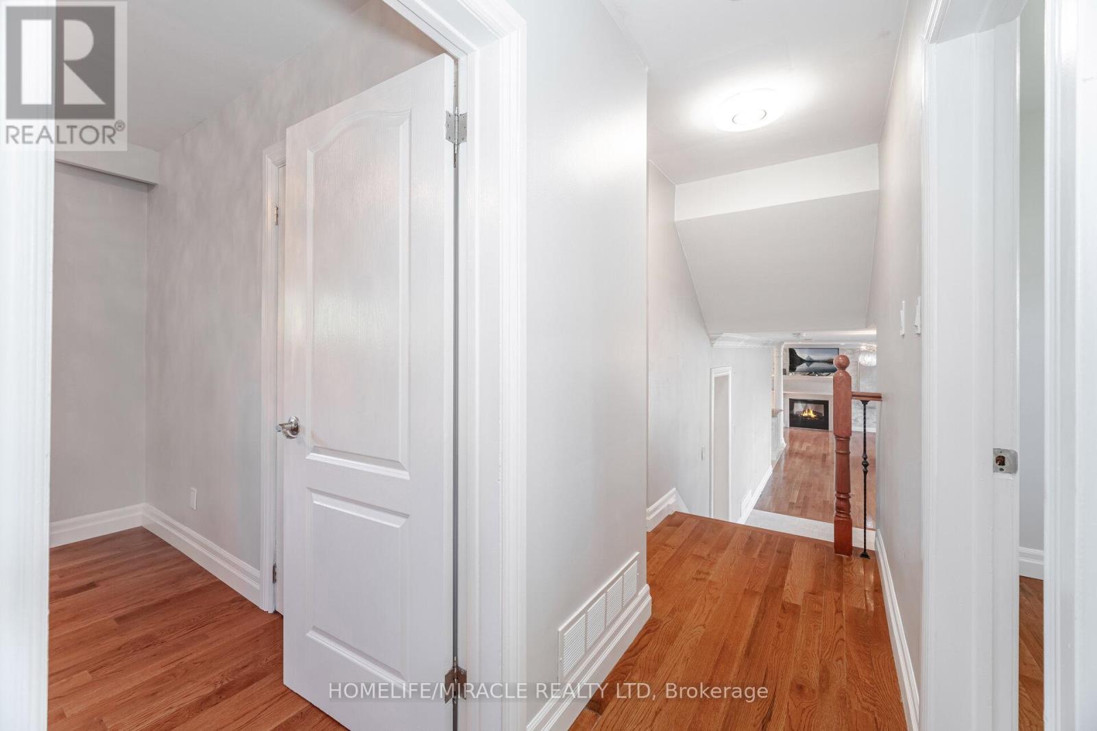 308 Third Line, Oakville (Wo West), Ontario  L6L 4A4 - Photo 20 - W12460025