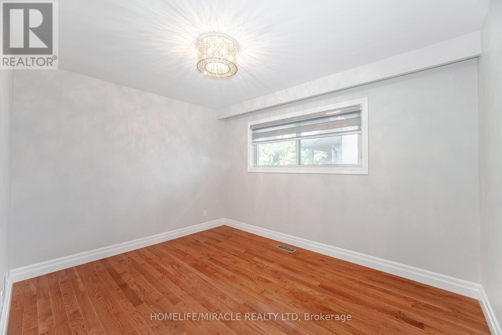 308 Third Line, Oakville (Wo West), Ontario  L6L 4A4 - Photo 21 - W12460025