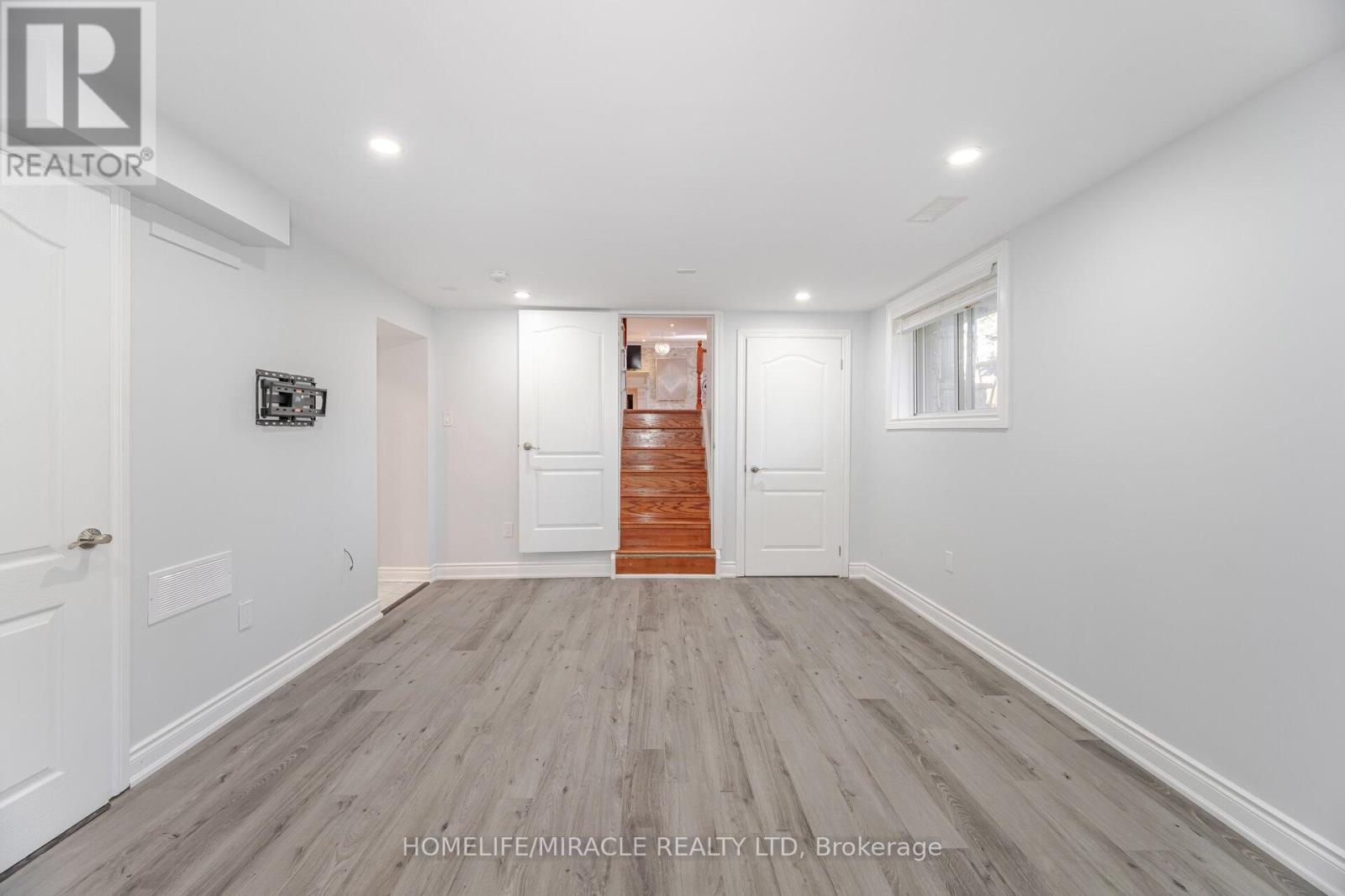 308 Third Line, Oakville (Wo West), Ontario  L6L 4A4 - Photo 30 - W12460025