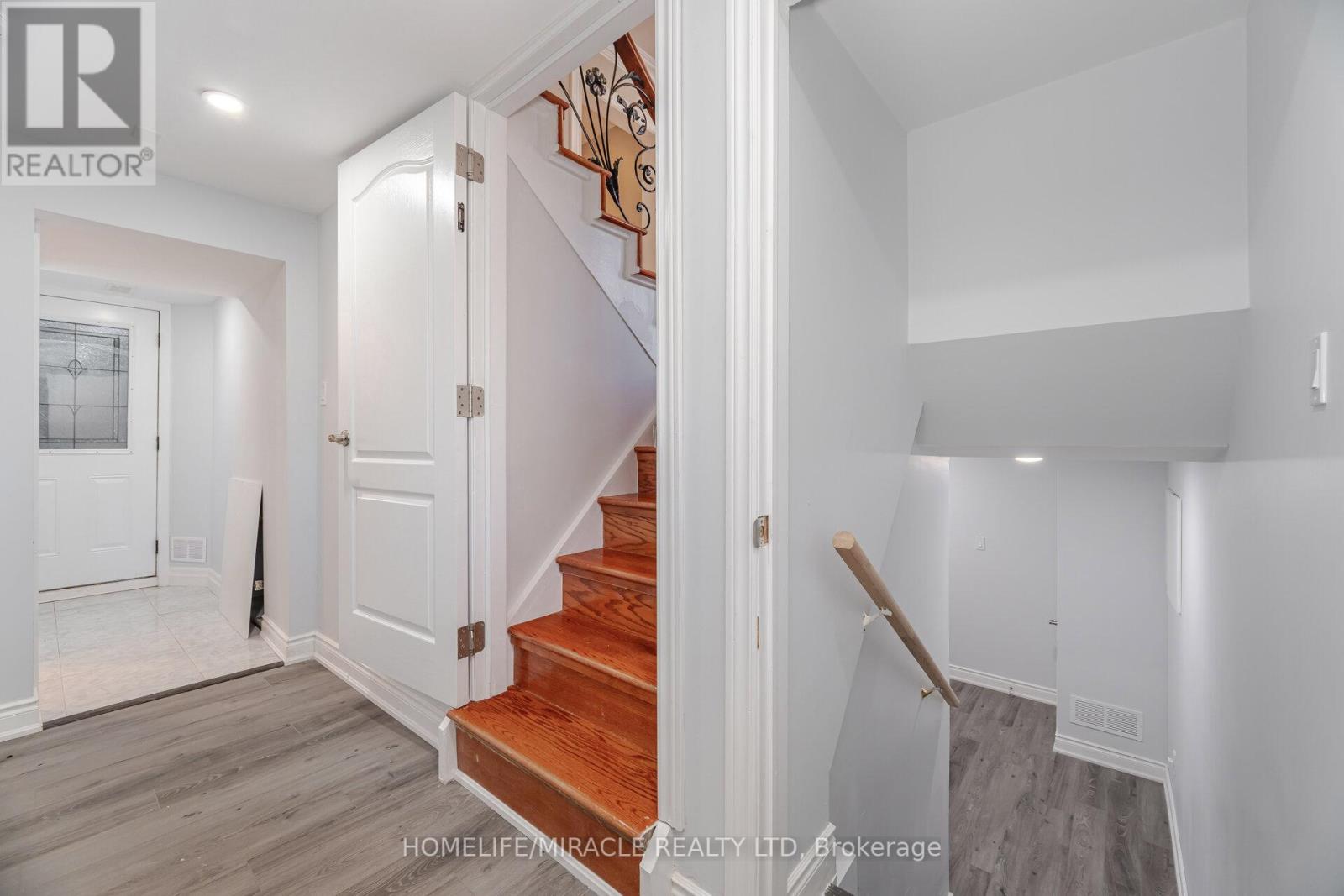 308 Third Line, Oakville (Wo West), Ontario  L6L 4A4 - Photo 35 - W12460025