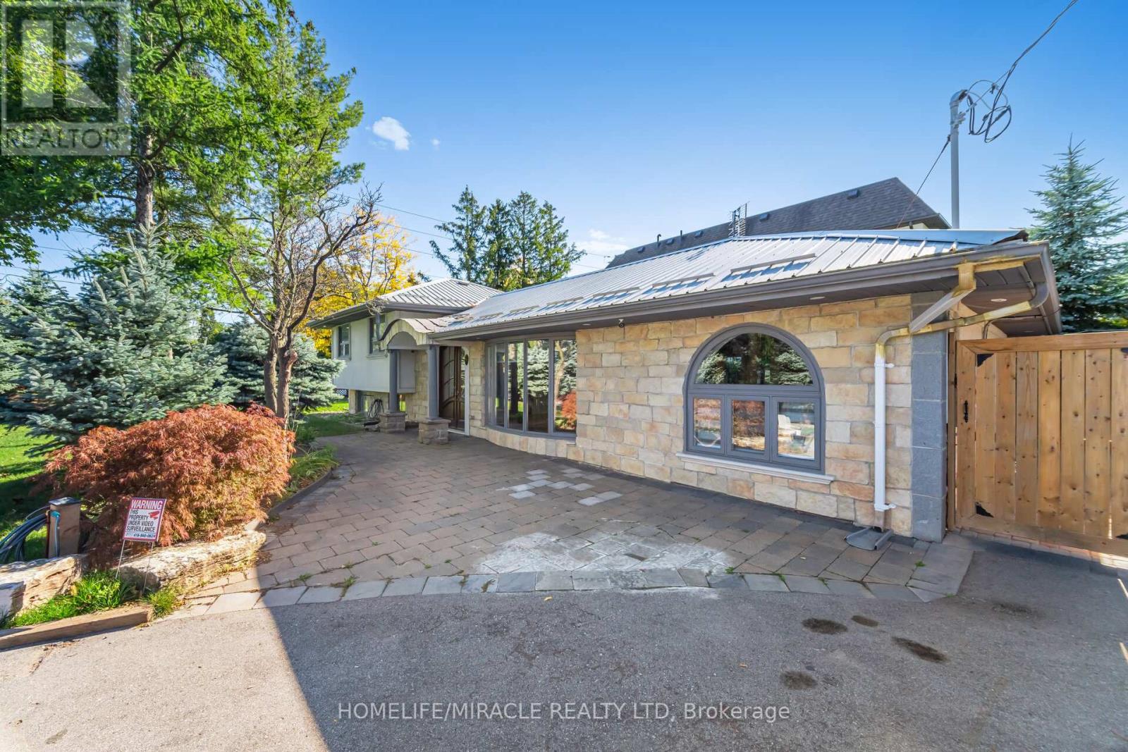 308 Third Line, Oakville (Wo West), Ontario  L6L 4A4 - Photo 4 - W12460025