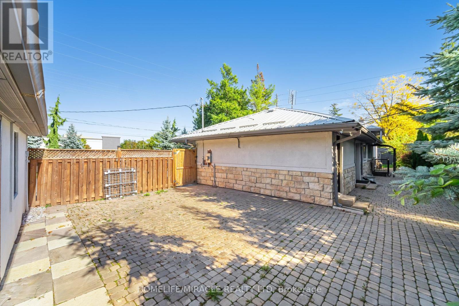 308 Third Line, Oakville (Wo West), Ontario  L6L 4A4 - Photo 47 - W12460025