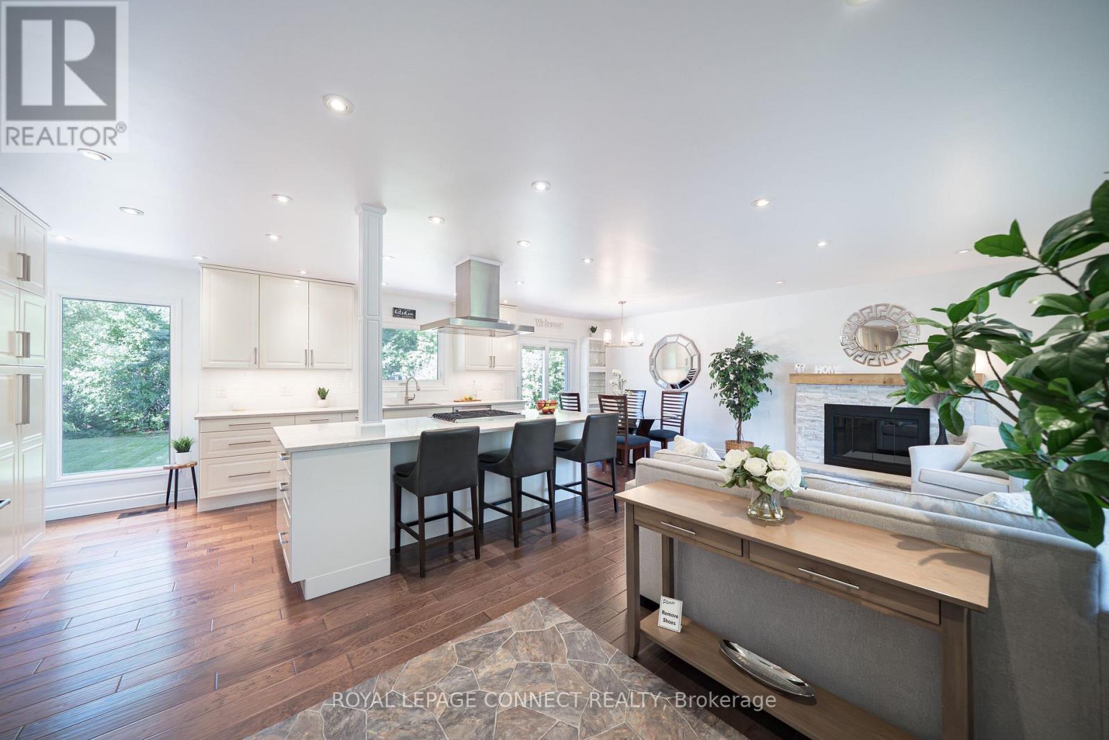 338 Sawyer Road, Oakville (Wo West), Ontario  L6L 3N7 - Photo 15 - W12460042