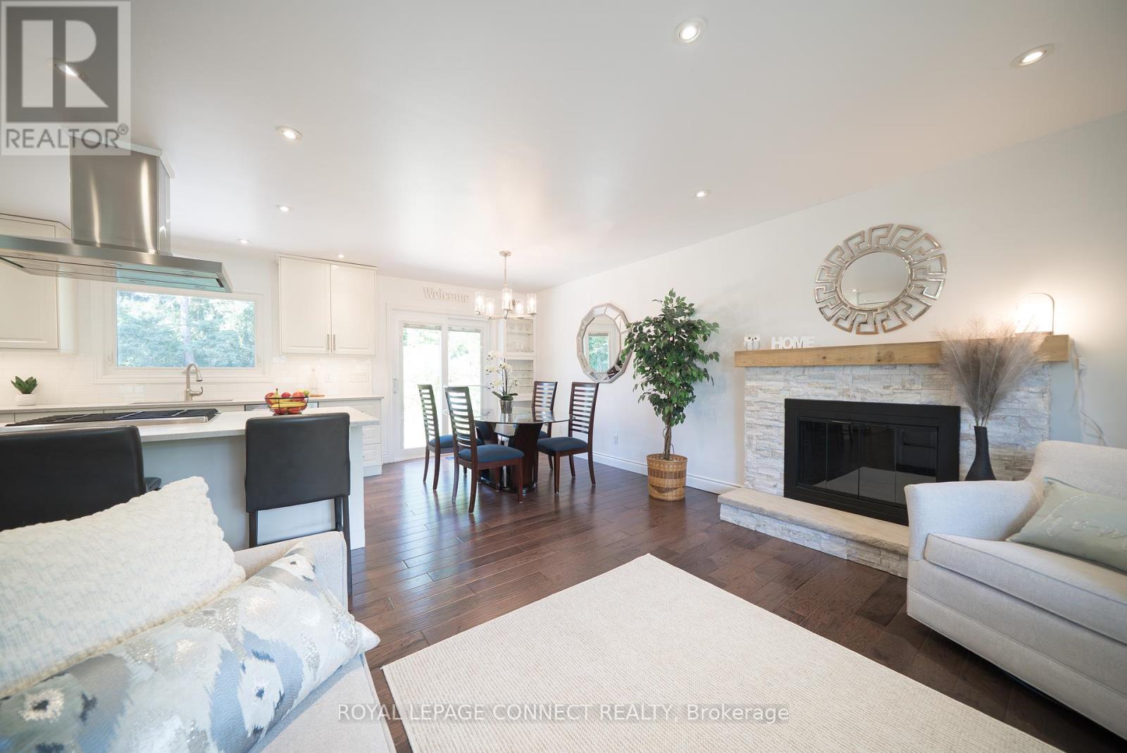 338 Sawyer Road, Oakville (Wo West), Ontario  L6L 3N7 - Photo 9 - W12460042