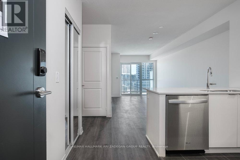 507 - 15 Watergarden Drive, Mississauga, Ontario  L5R 0H4 - Photo 4 - W12460043