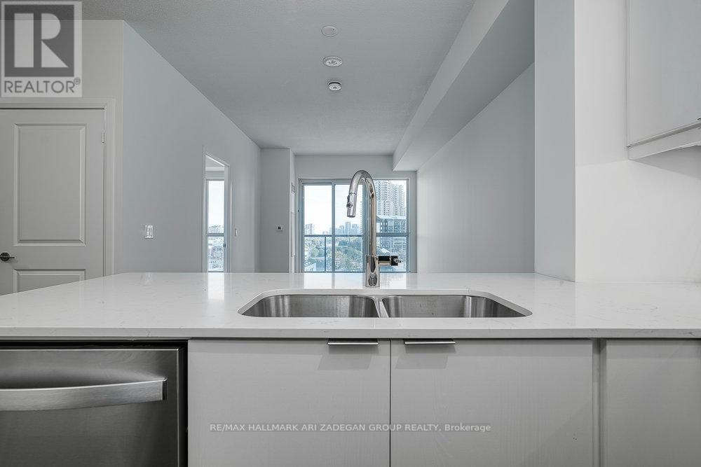 507 - 15 Watergarden Drive, Mississauga, Ontario  L5R 0H4 - Photo 8 - W12460043