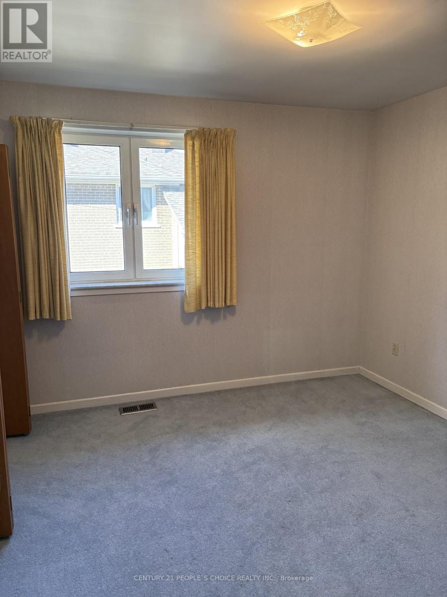 165 Verobeach Boulevard, Toronto, Ontario  M9M 1R2 - Photo 10 - W12460055