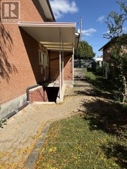 165 Verobeach Boulevard, Toronto, Ontario  M9M 1R2 - Photo 14 - W12460055