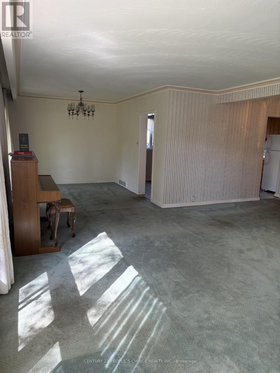 165 Verobeach Boulevard, Toronto, Ontario  M9M 1R2 - Photo 6 - W12460055