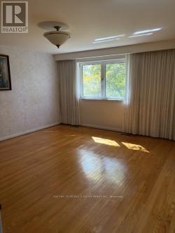 165 Verobeach Boulevard, Toronto, Ontario  M9M 1R2 - Photo 8 - W12460055