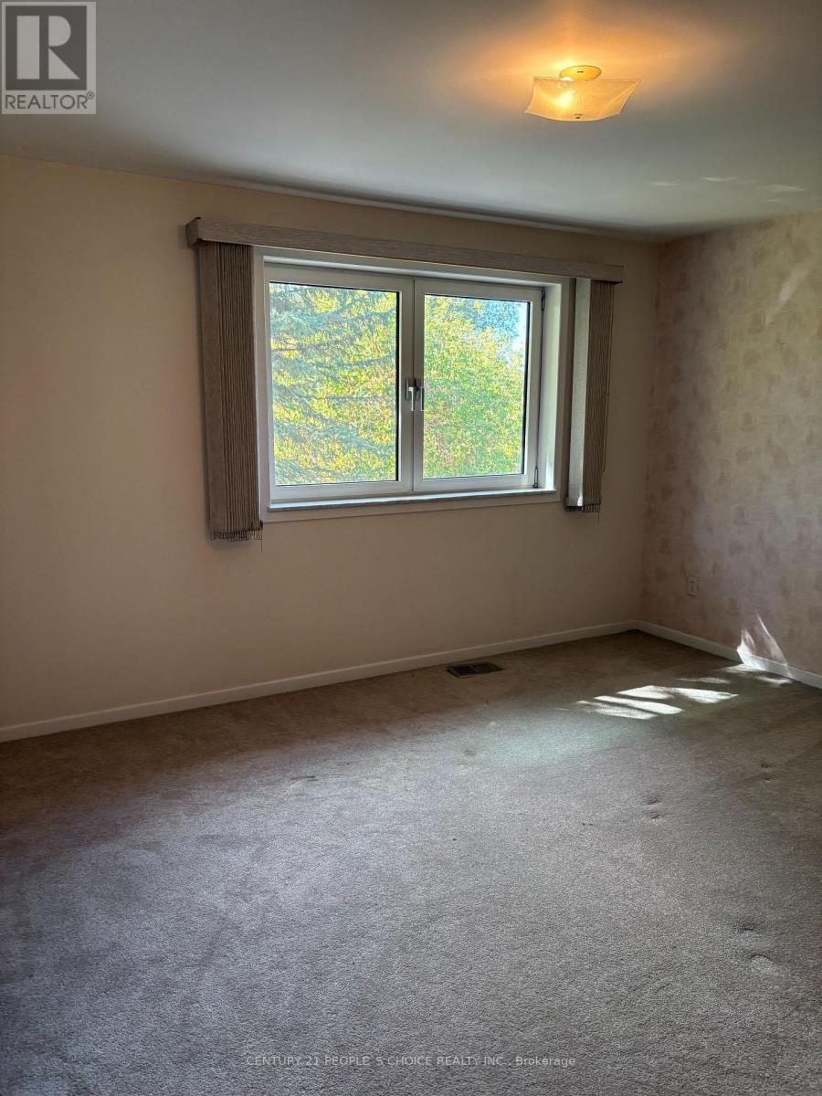165 Verobeach Boulevard, Toronto, Ontario  M9M 1R2 - Photo 9 - W12460055