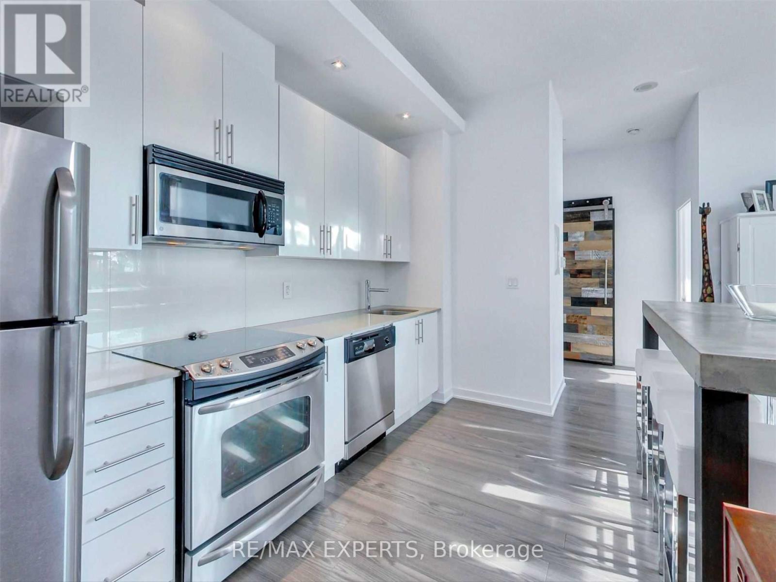 T1 - 165 Legion Road, Toronto, Ontario  M8Y 0B3 - Photo 4 - W12460083