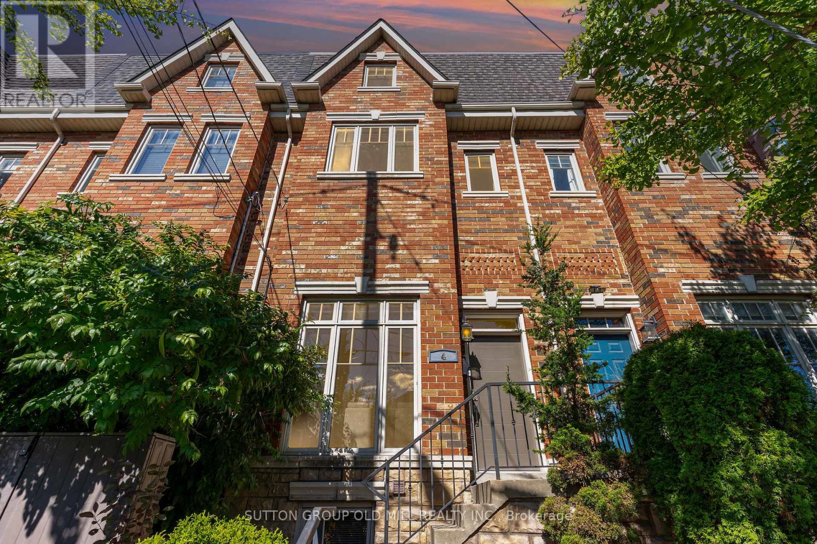 4 HUNTER AVENUE, Toronto, Ontario