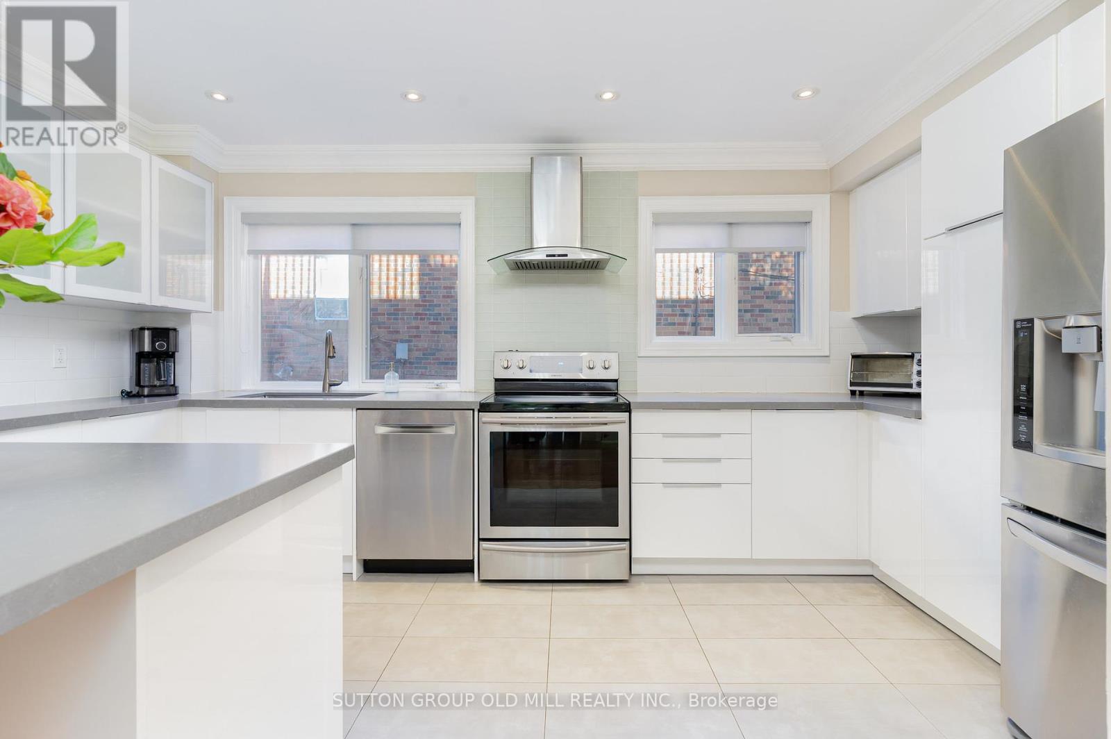 4 Hunter Avenue, Toronto, Ontario  M6E 2C8 - Photo 12 - W12460102