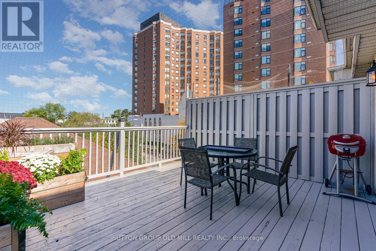 4 Hunter Avenue, Toronto, Ontario  M6E 2C8 - Photo 32 - W12460102