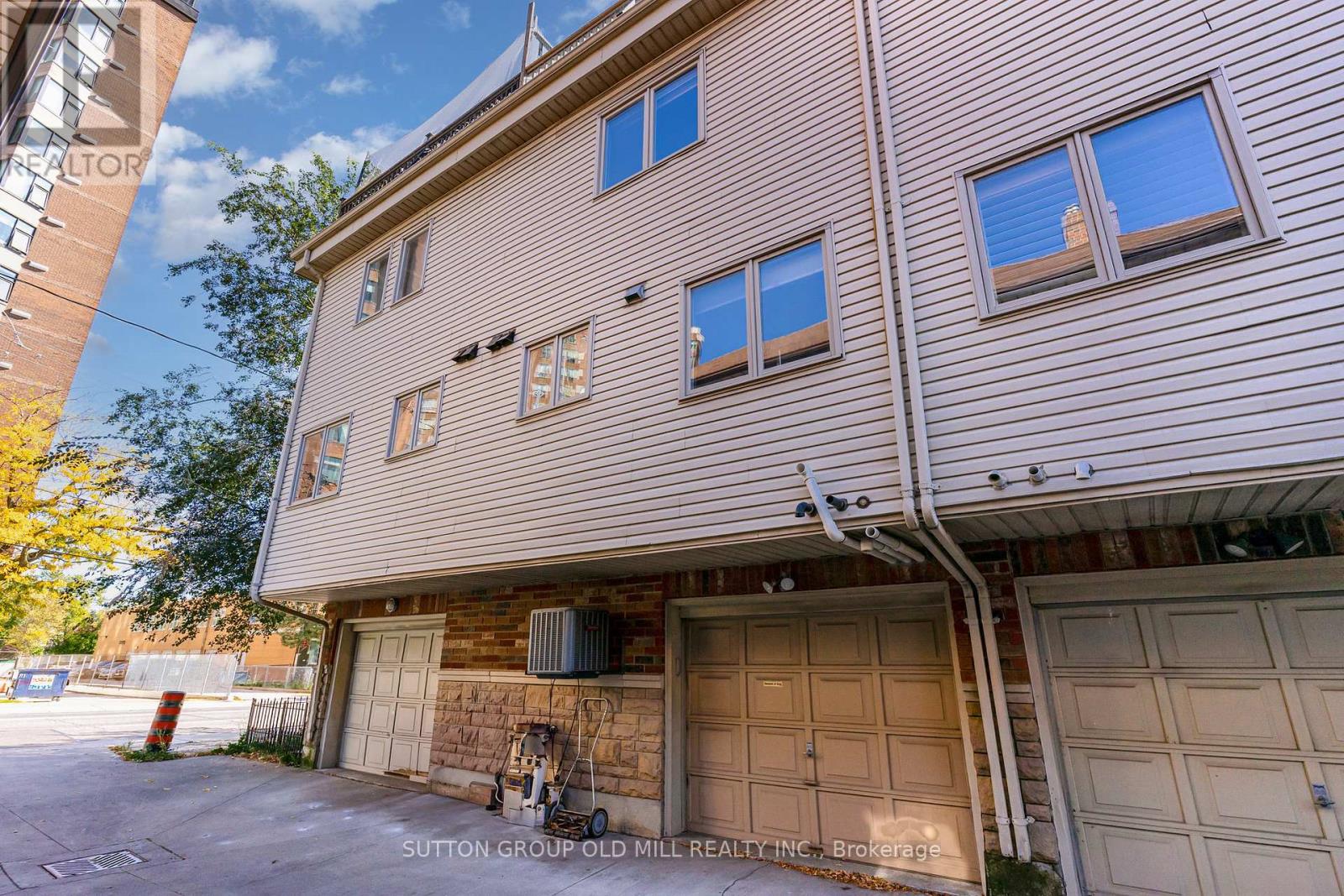 4 Hunter Avenue, Toronto, Ontario  M6E 2C8 - Photo 35 - W12460102