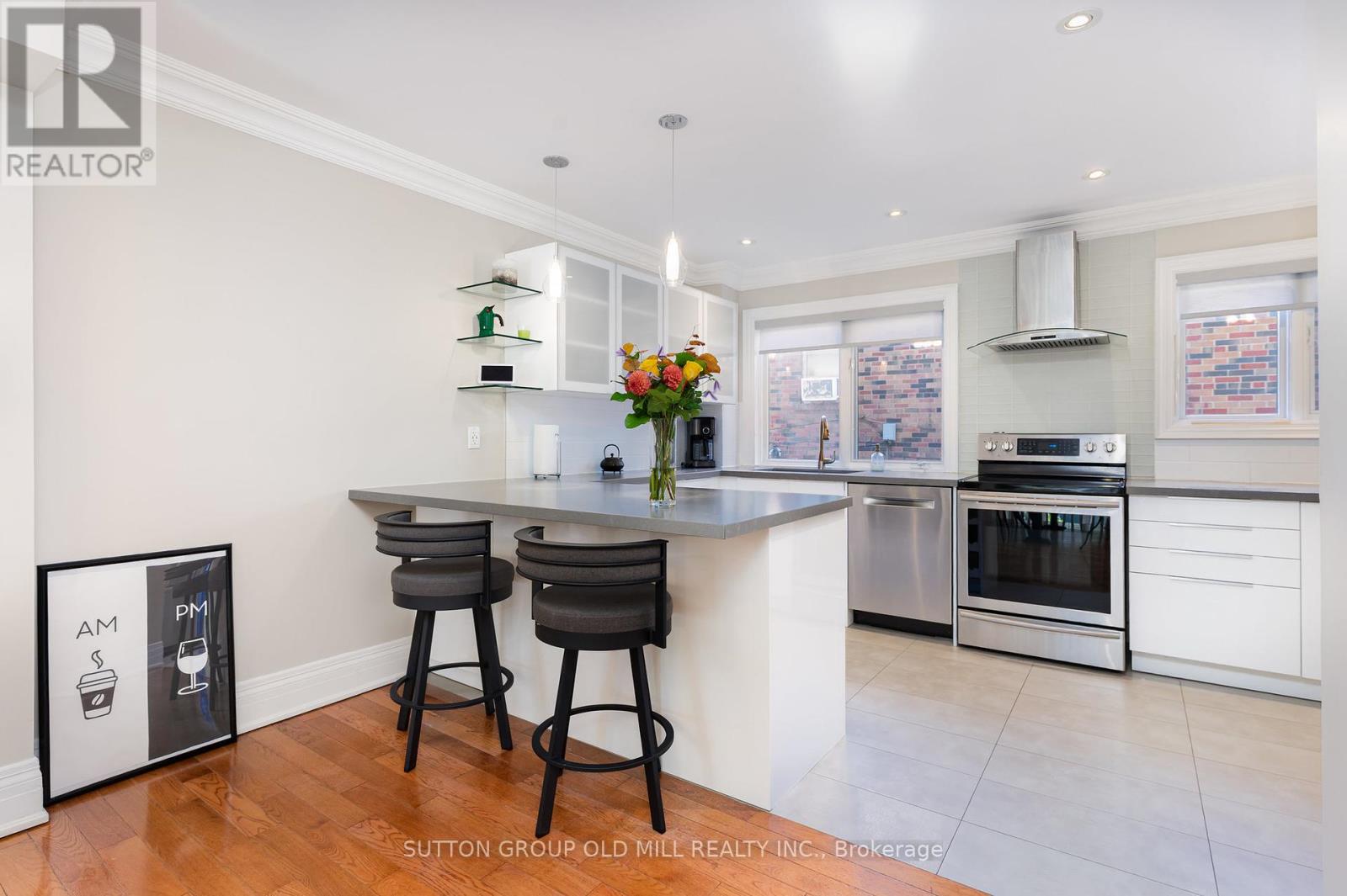 4 Hunter Avenue, Toronto, Ontario  M6E 2C8 - Photo 9 - W12460102