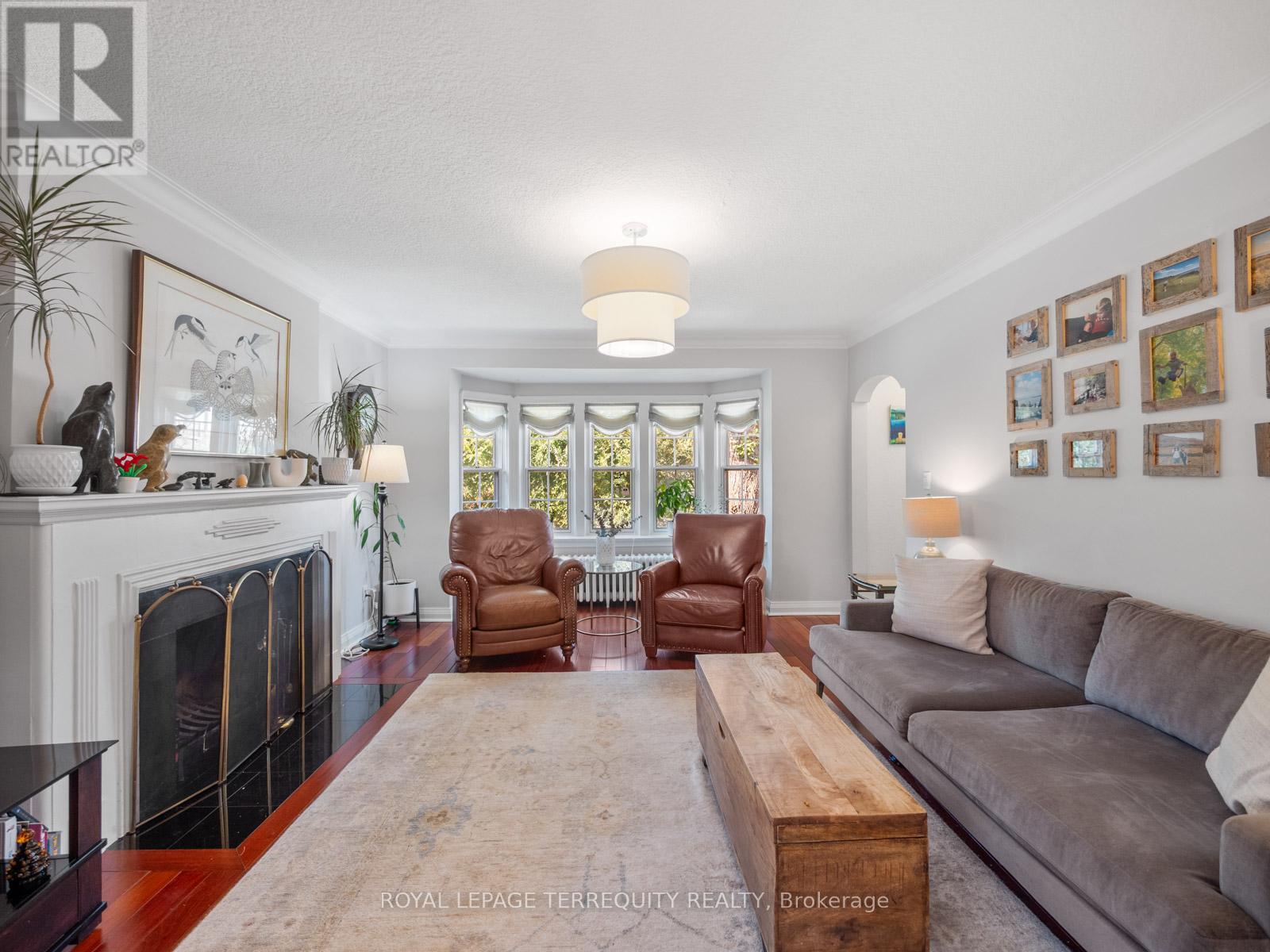 53 Glenroy Avenue, Toronto, Ontario  M8Y 2M3 - Photo 10 - W12460103