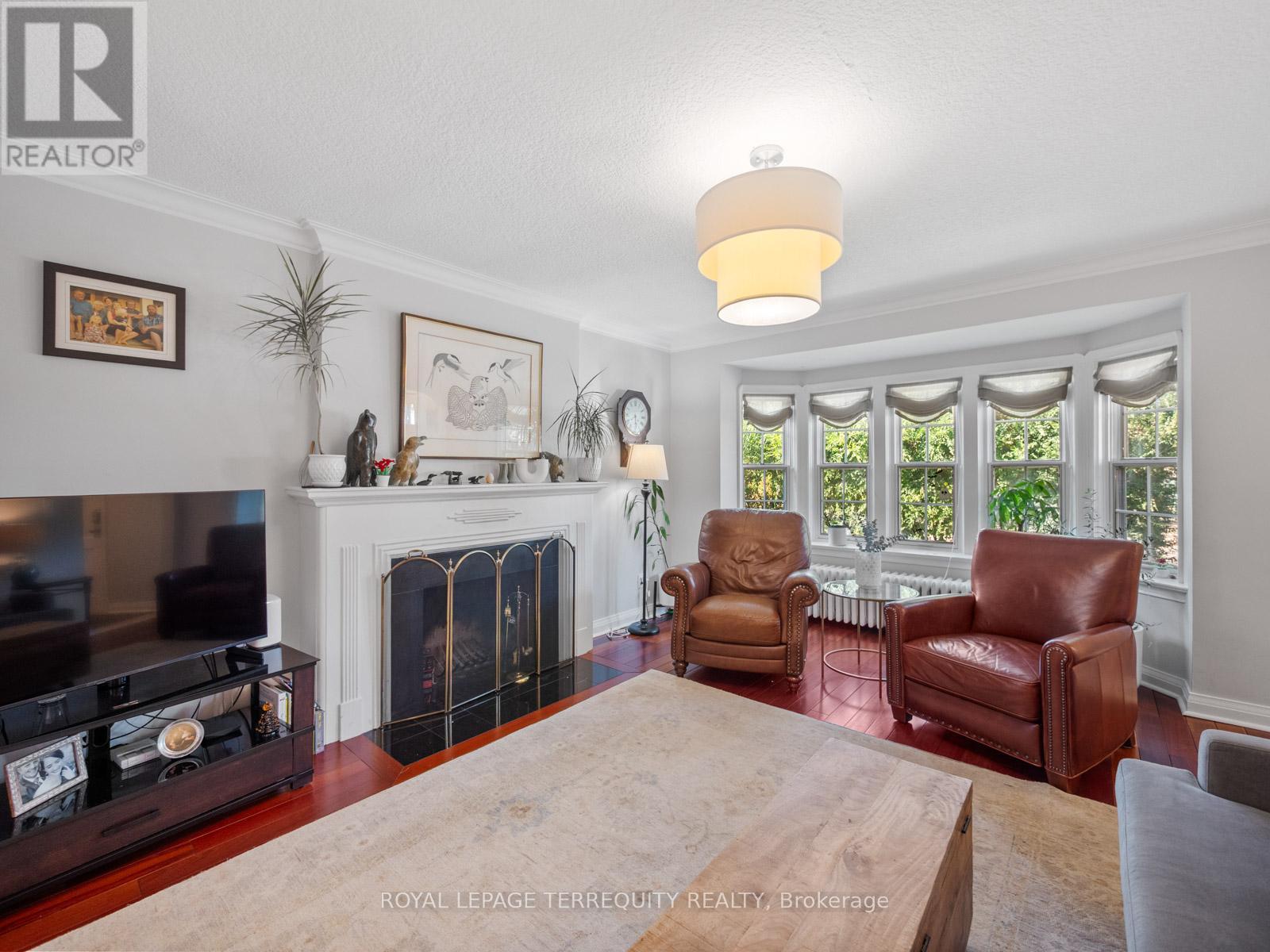 53 Glenroy Avenue, Toronto, Ontario  M8Y 2M3 - Photo 11 - W12460103