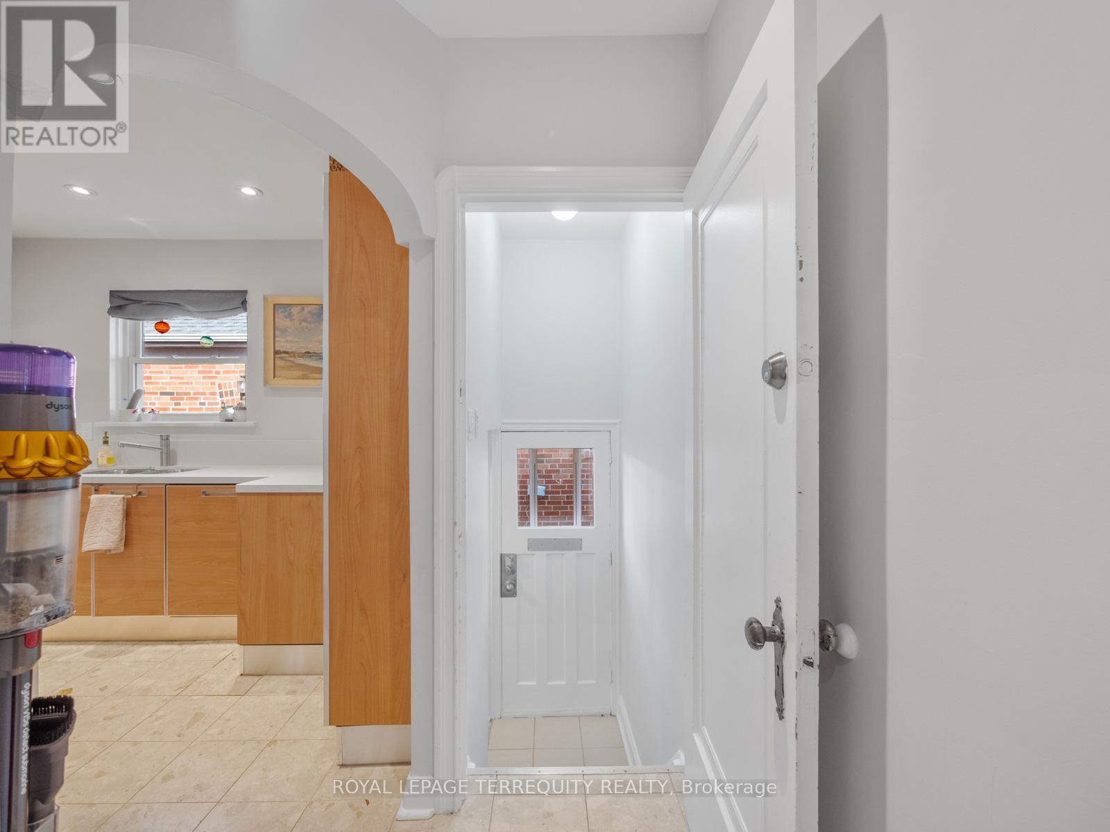 53 Glenroy Avenue, Toronto, Ontario  M8Y 2M3 - Photo 19 - W12460103