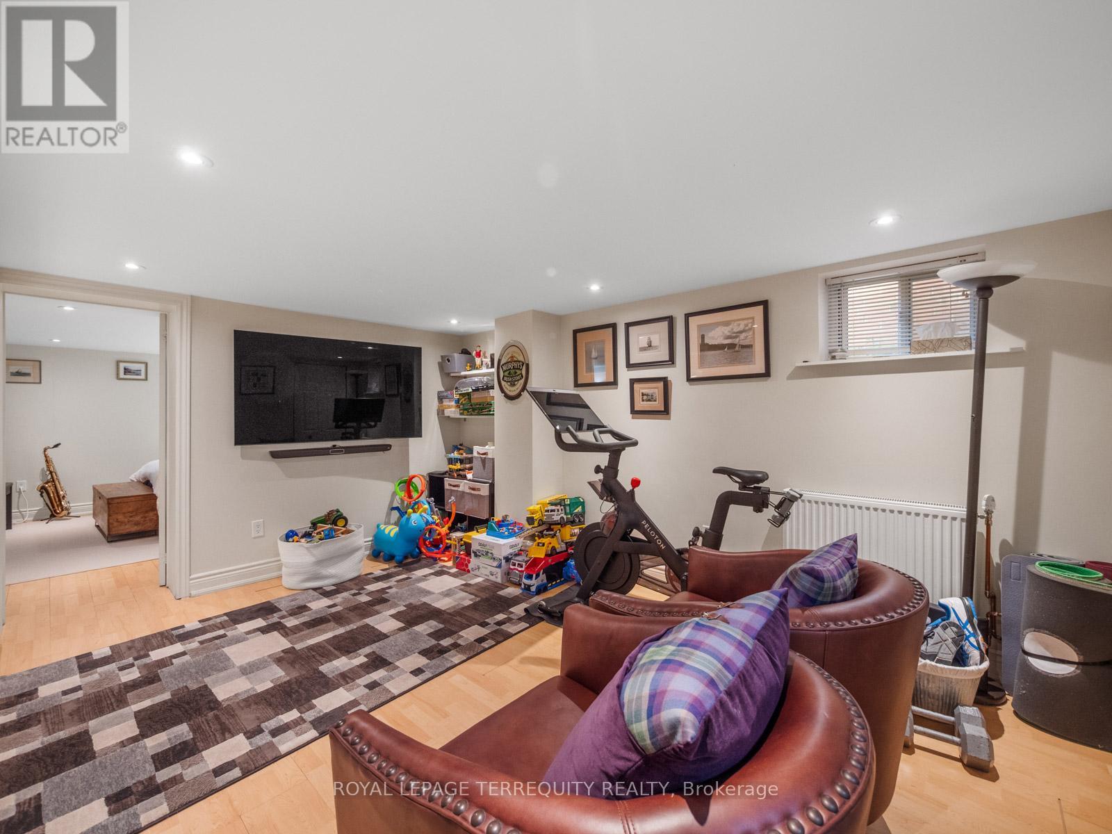 53 Glenroy Avenue, Toronto, Ontario  M8Y 2M3 - Photo 21 - W12460103