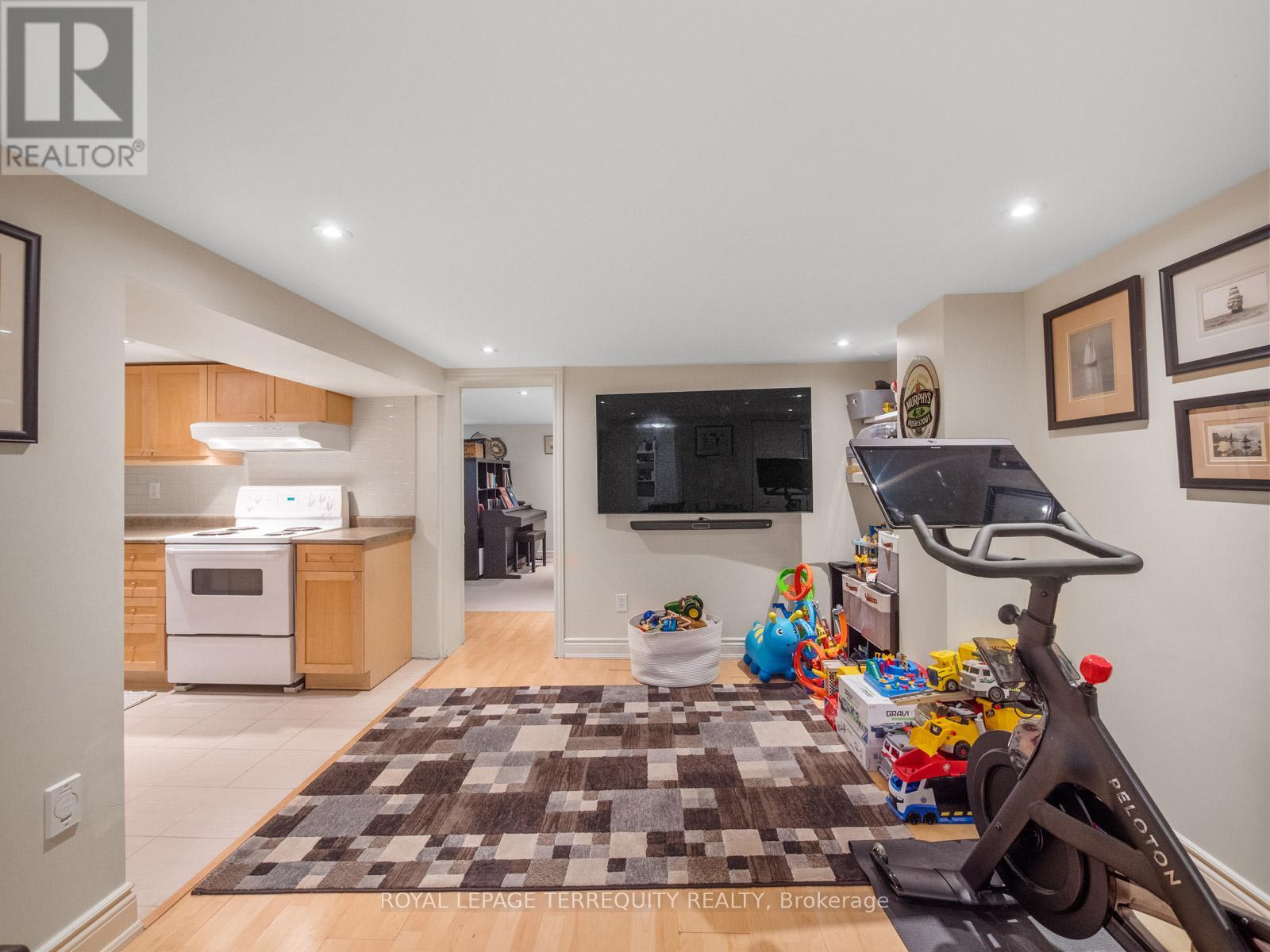 53 Glenroy Avenue, Toronto, Ontario  M8Y 2M3 - Photo 22 - W12460103