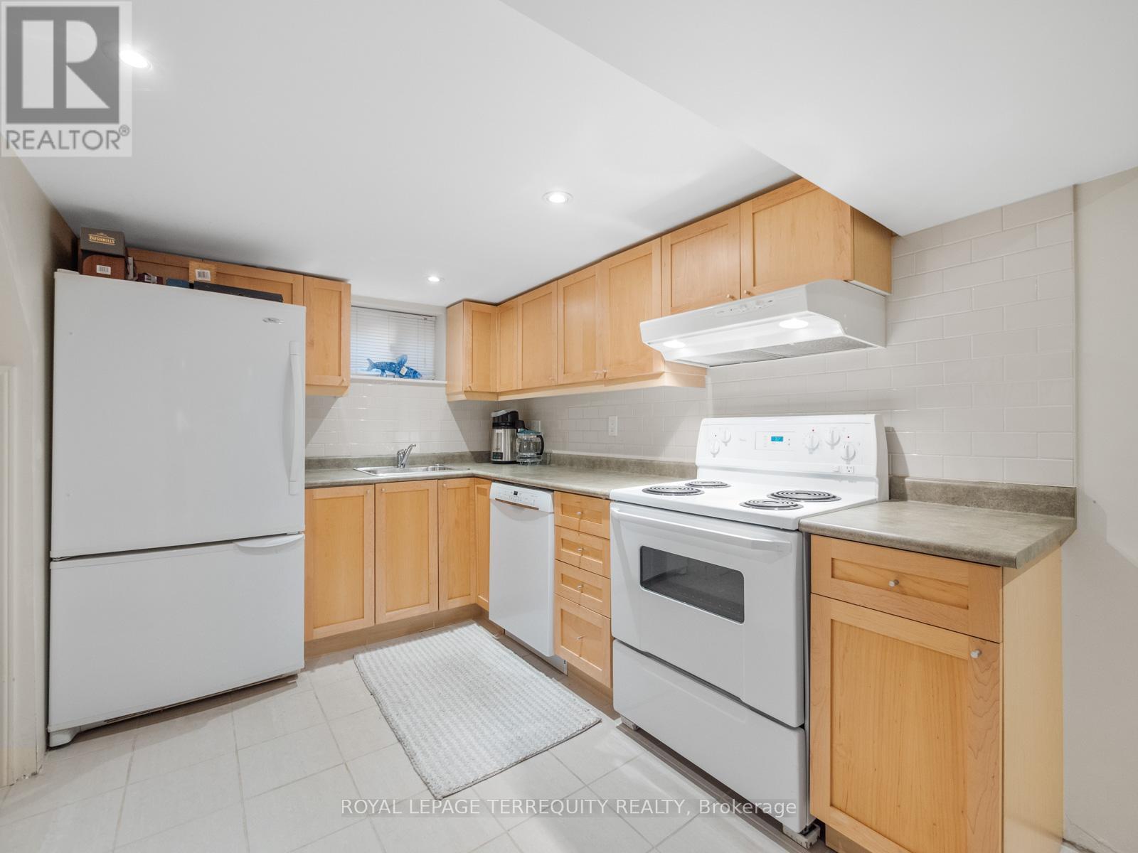 53 Glenroy Avenue, Toronto, Ontario  M8Y 2M3 - Photo 23 - W12460103