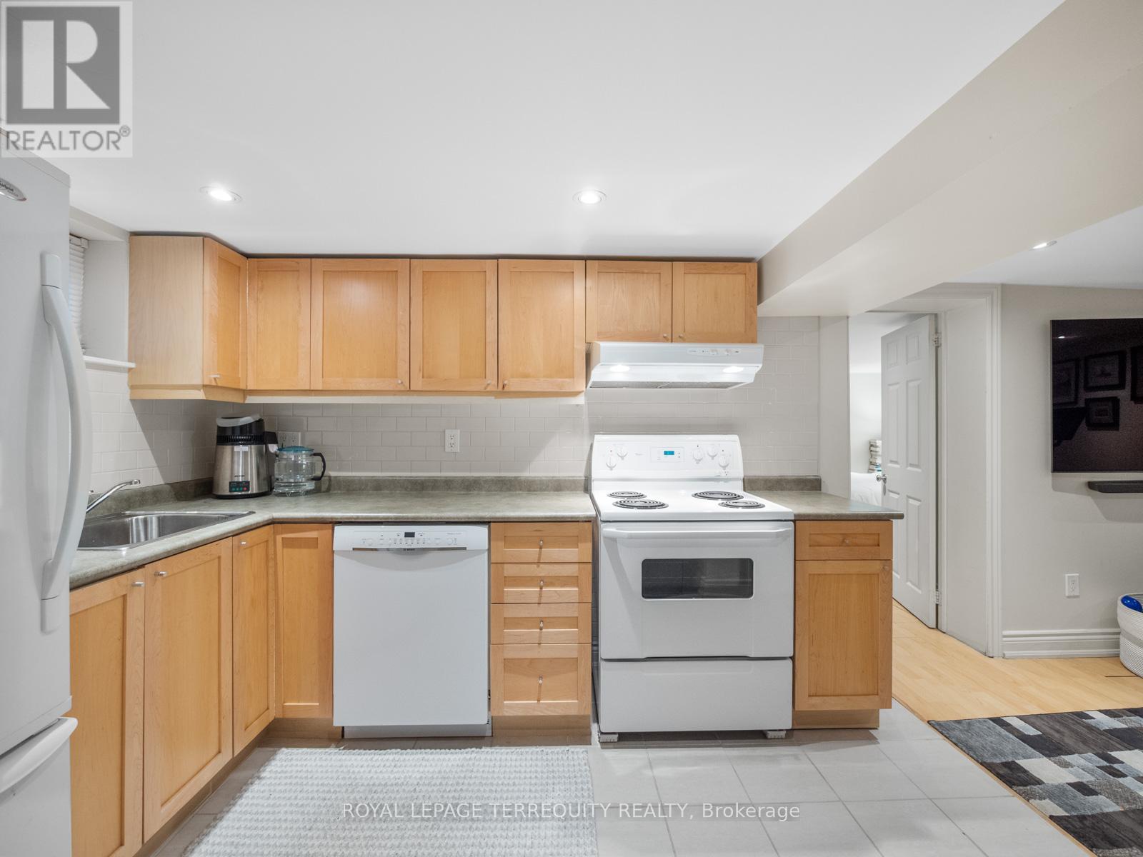 53 Glenroy Avenue, Toronto, Ontario  M8Y 2M3 - Photo 24 - W12460103