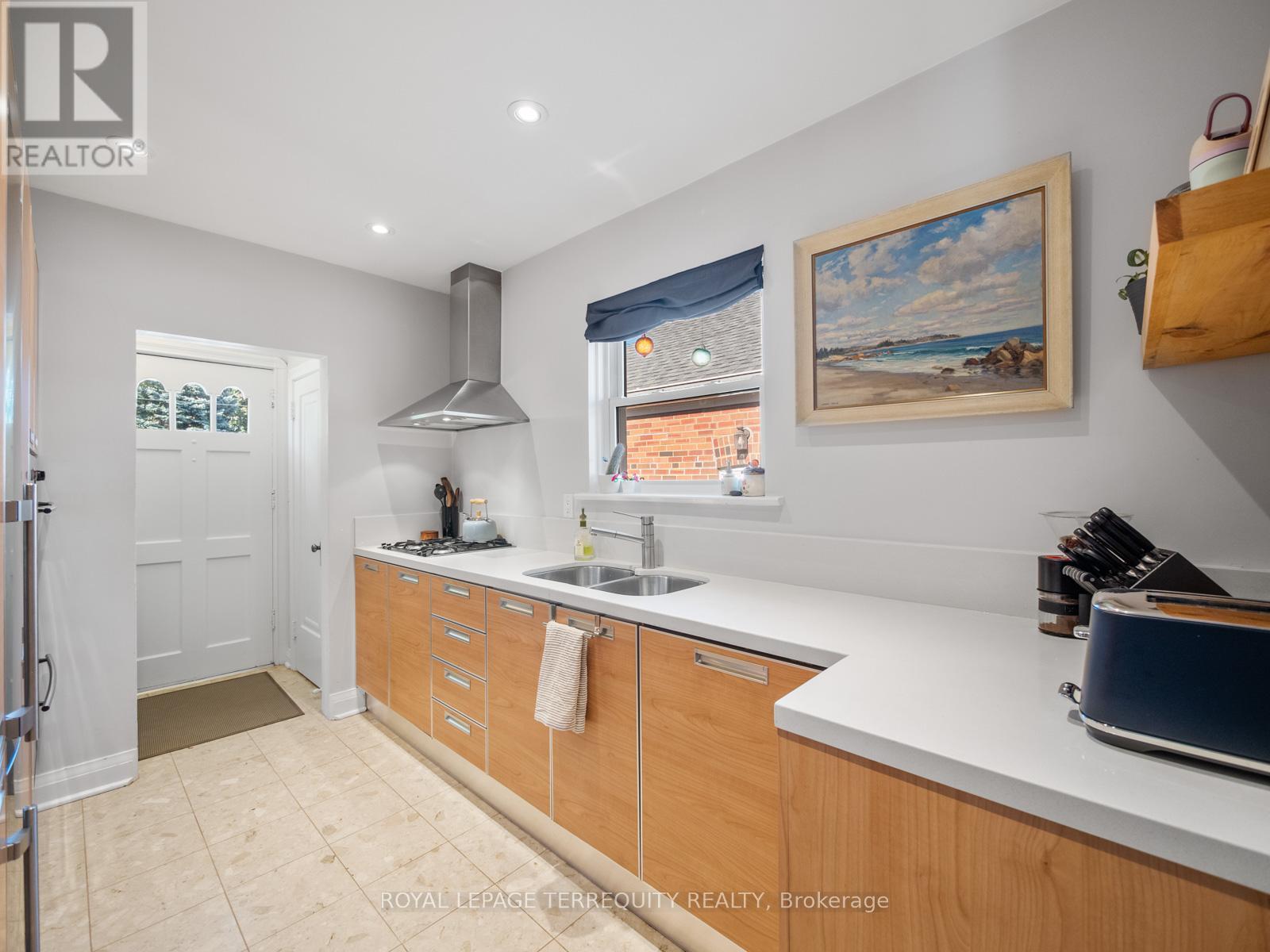 53 Glenroy Avenue, Toronto, Ontario  M8Y 2M3 - Photo 6 - W12460103
