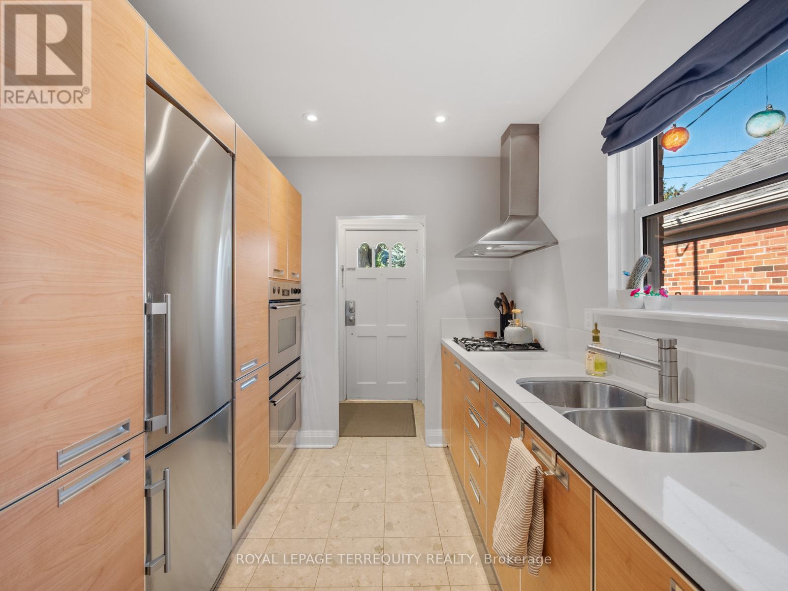 53 Glenroy Avenue, Toronto, Ontario  M8Y 2M3 - Photo 7 - W12460103