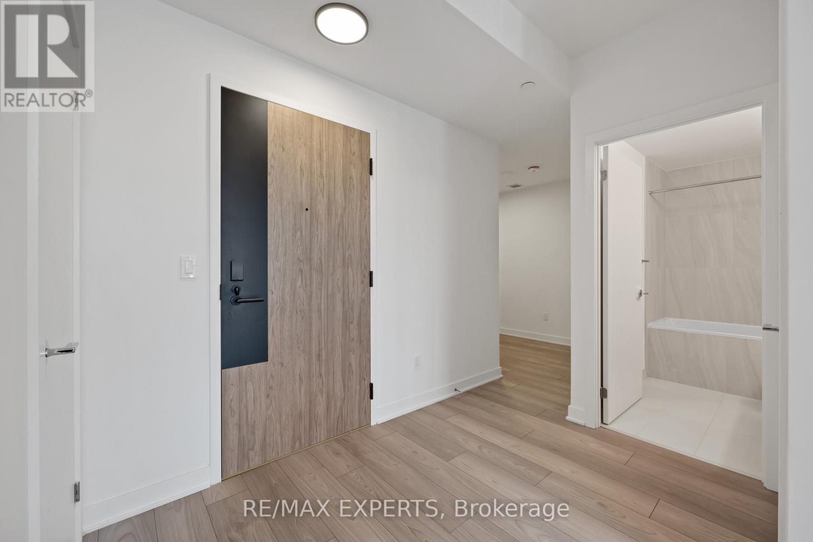 307 - 1007 The Queensway, Toronto, Ontario  M8Z 0C6 - Photo 2 - W12460112