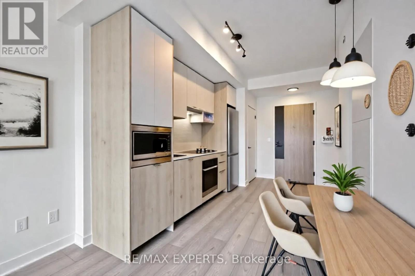 307 - 1007 The Queensway, Toronto, Ontario  M8Z 0C6 - Photo 4 - W12460112