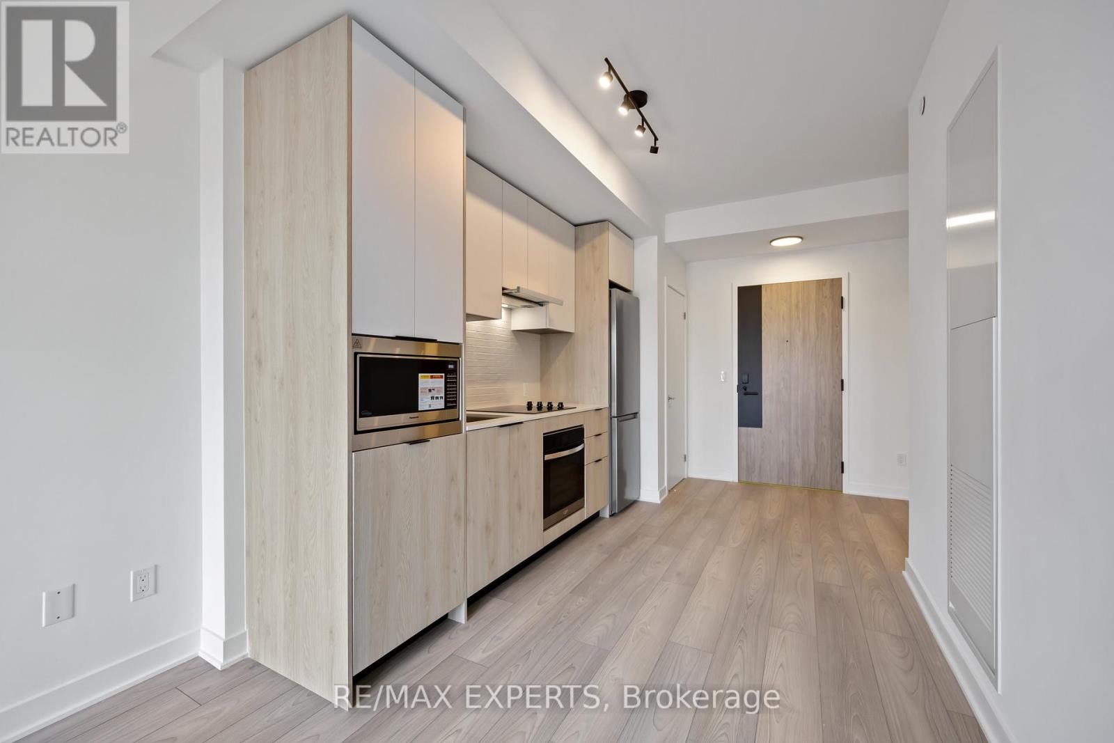 307 - 1007 The Queensway, Toronto, Ontario  M8Z 0C6 - Photo 5 - W12460112