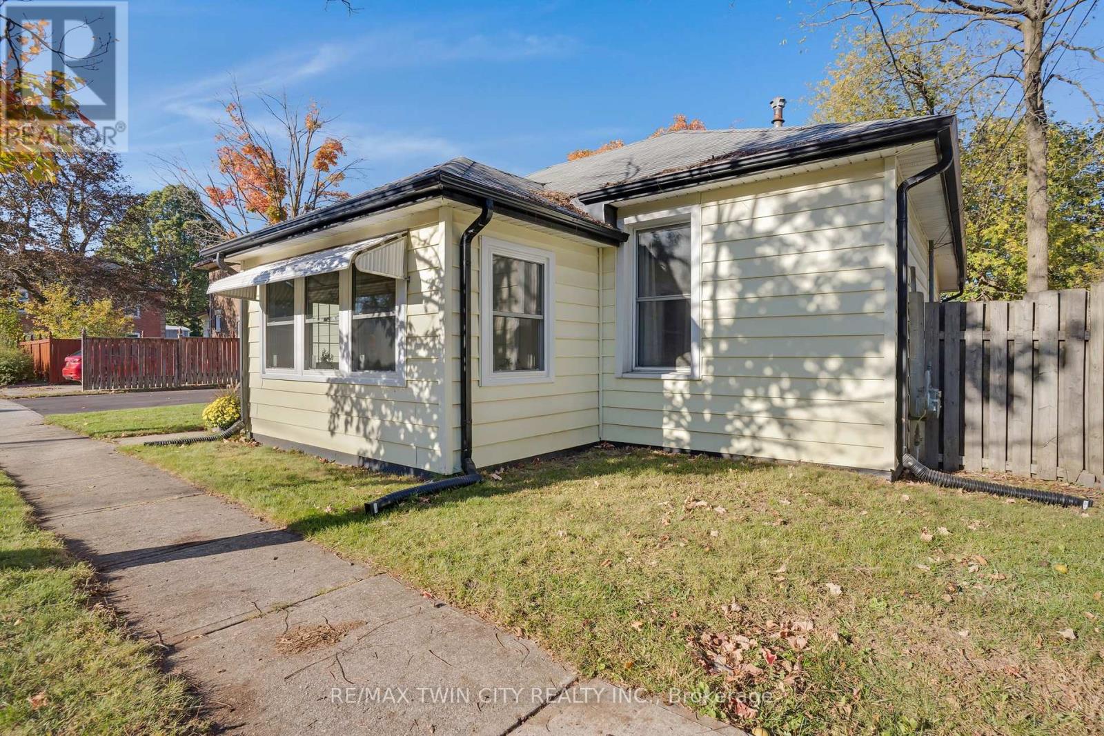 7 Frederick Street S, Halton Hills, Ontario  L7J 2B7 - Photo 2 - W12460120