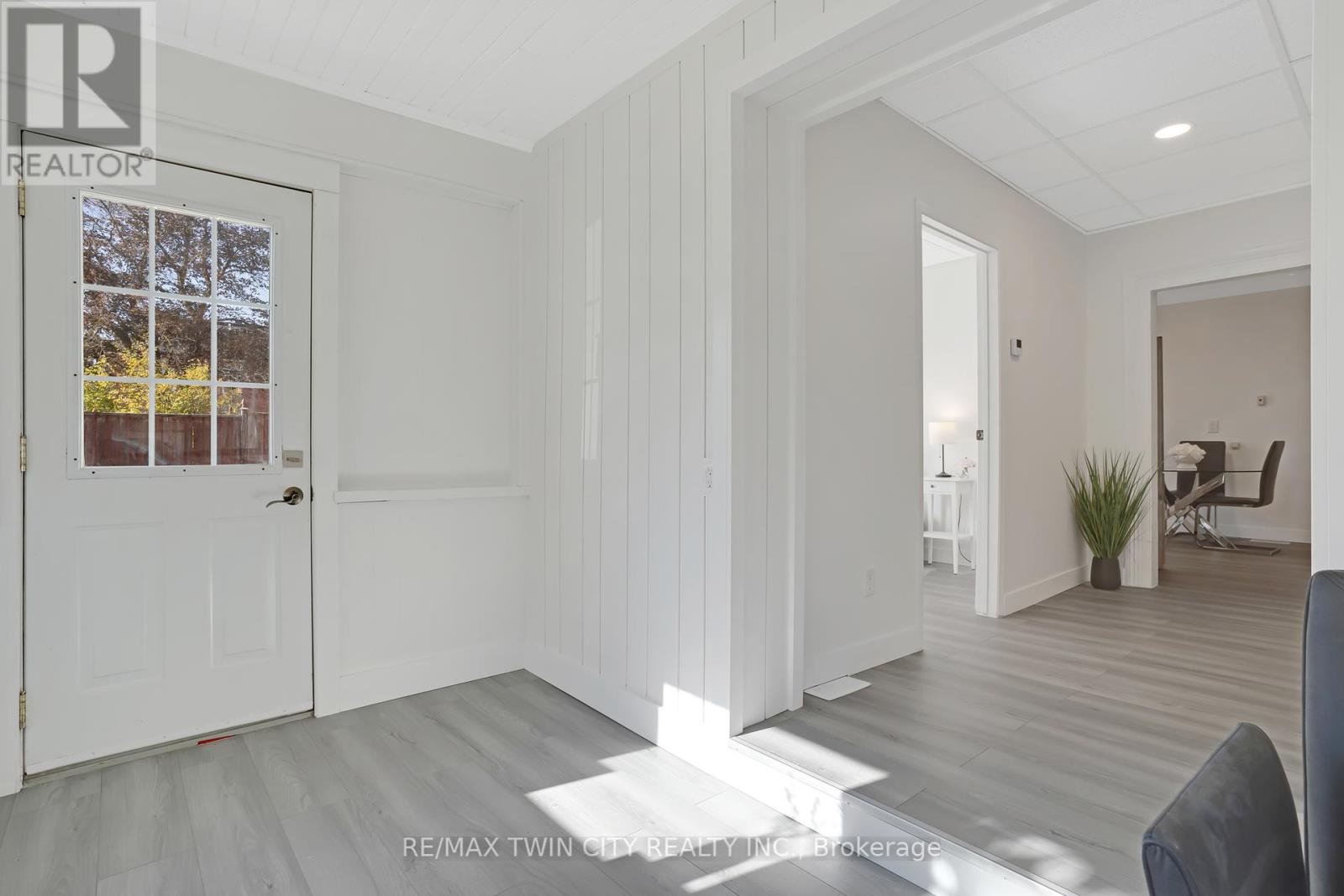 7 Frederick Street S, Halton Hills, Ontario  L7J 2B7 - Photo 7 - W12460120